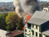 V požaru v Bukarešti poškodovan moški, več ljudi evakuiranih