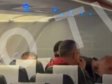 Imagini virale cu Vladimir Plahotniuc din avionul cu care a fost extrădat din Grecia. Cum a fost dus la Chișinău | VIDEO