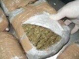 Madžarska policija zasegla 4,4 kilograma marihuane v romunskem mikrobusu