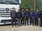 Nouă migranți irakieni, descoperiți ascunși în rezervoarele a trei camioane, în Giurgiu. Ce i-a dat de gol. VIDEO