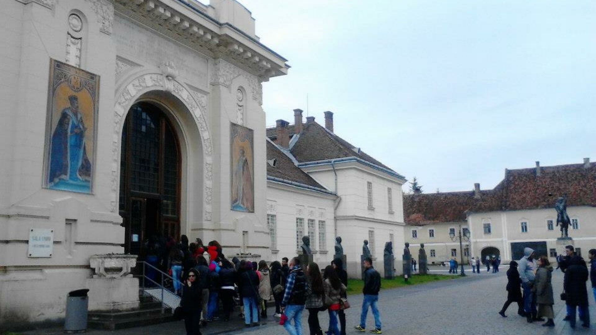 Peste 11.000 de elevi au vizitat Muzeul National al Unirii din Alba Iulia in saptamana Scoala Altfel