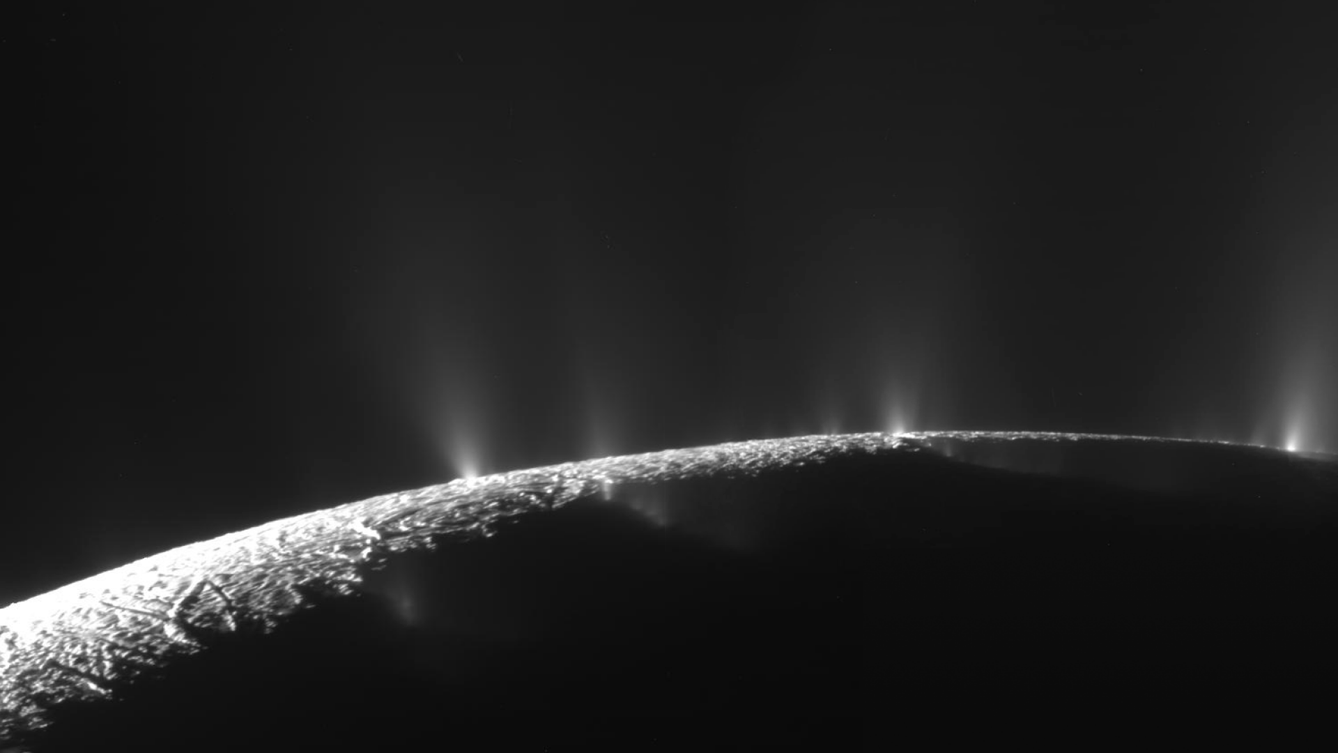 Enceladus, observat de sonda Cassini