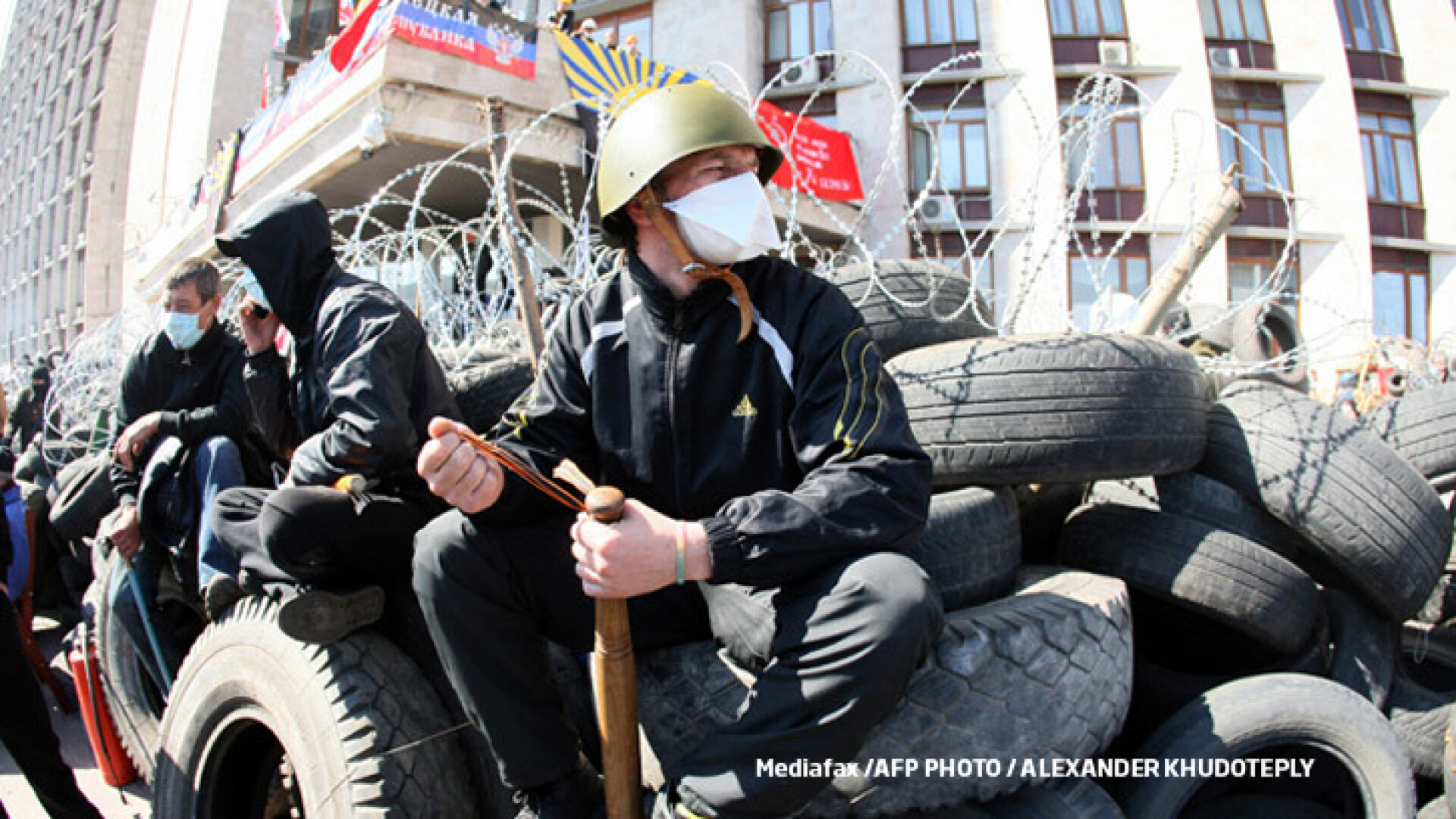 militanti pro-rusi in Donetk
