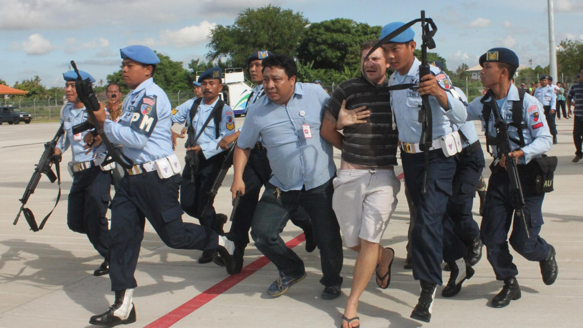 Matt Christophers Lockley, in momentul in care a fost arestat de politia din Bali