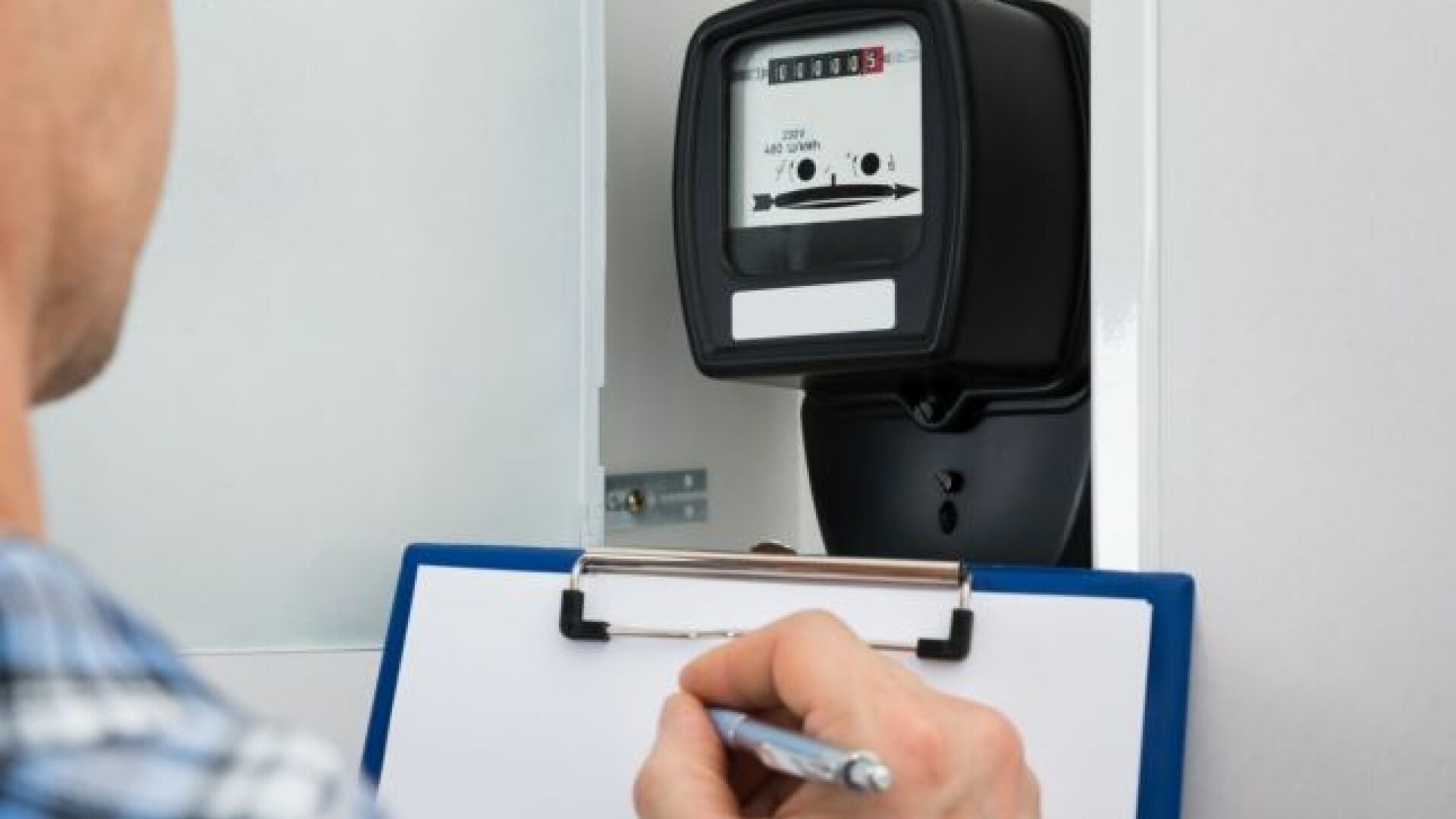 Aproape 400.000 de români și-au schimbat furnizorul de energie. Pe cine au ales cei mai mulți