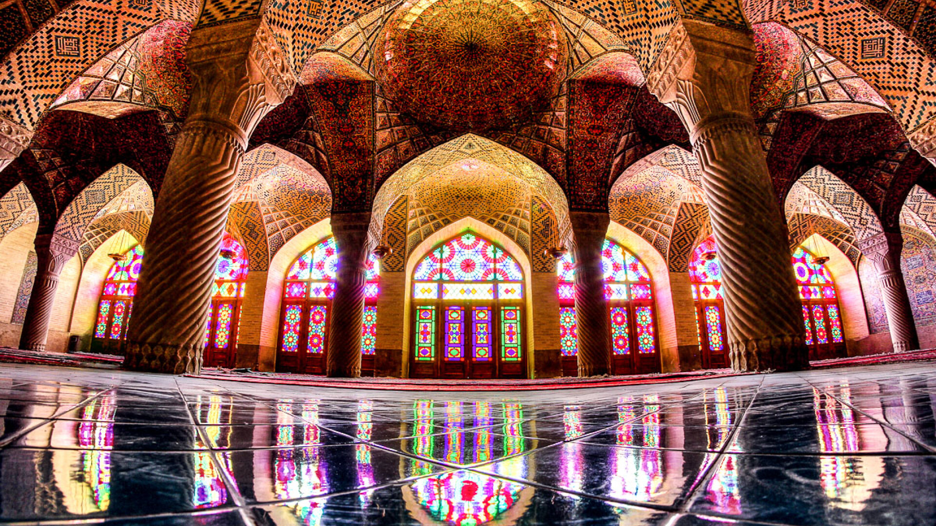 Moscheea Nasir Al-Mulk, cunoscuta si ca