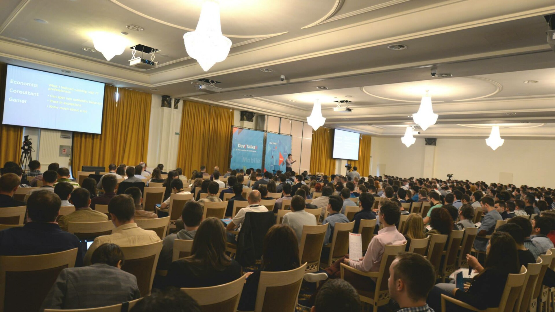 40	de speakeri locali si internationali si 800 de specialisti IT vor fi prezenti la DevTalks Cluj-Napoca