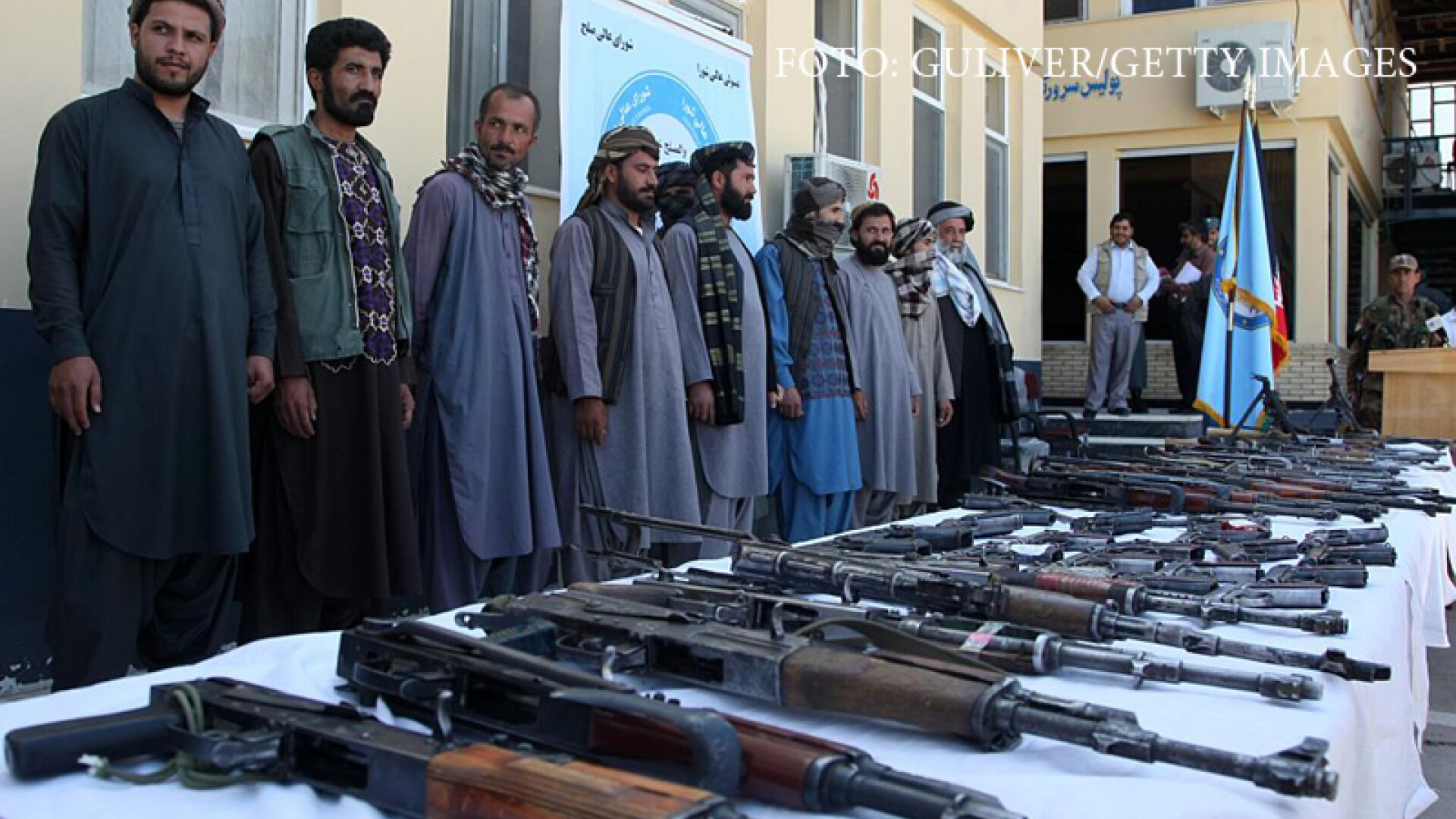 talibani care predau armele