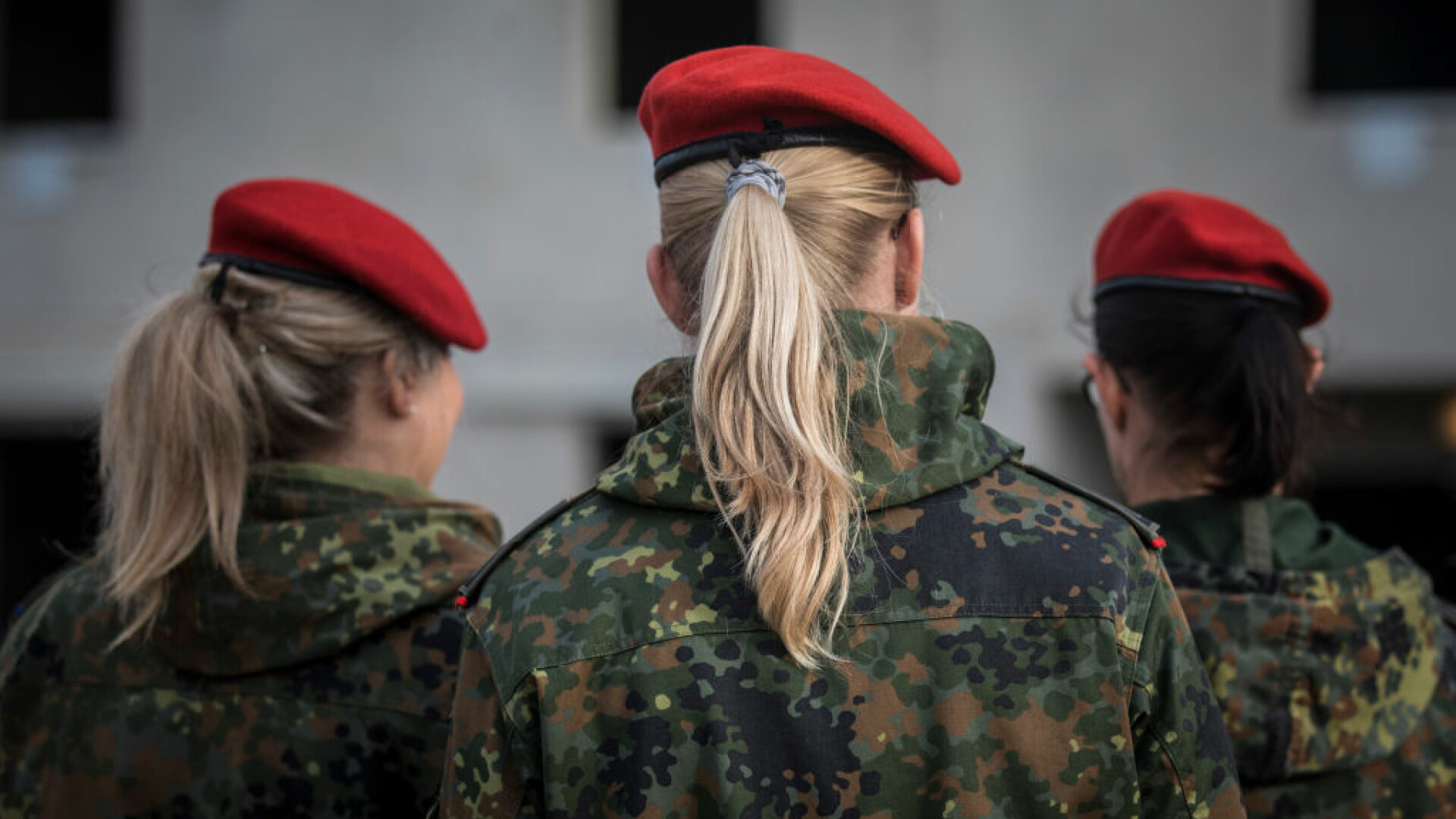 Femei militar