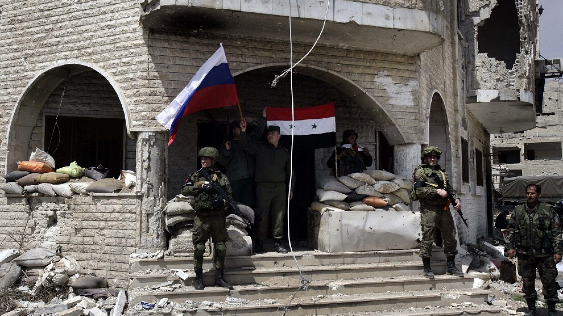 soldati rusi si sirieni in ghouta
