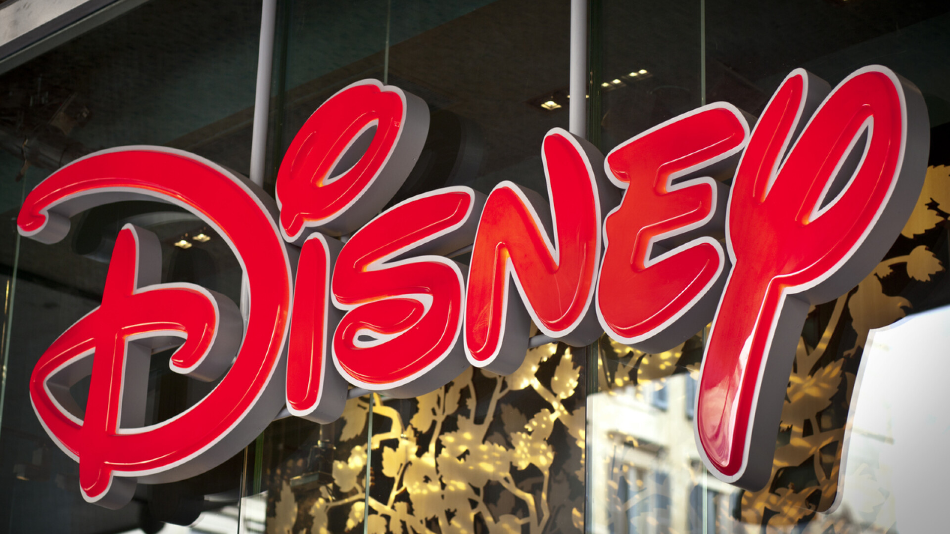 Disney, dată în judecată pentru discriminare