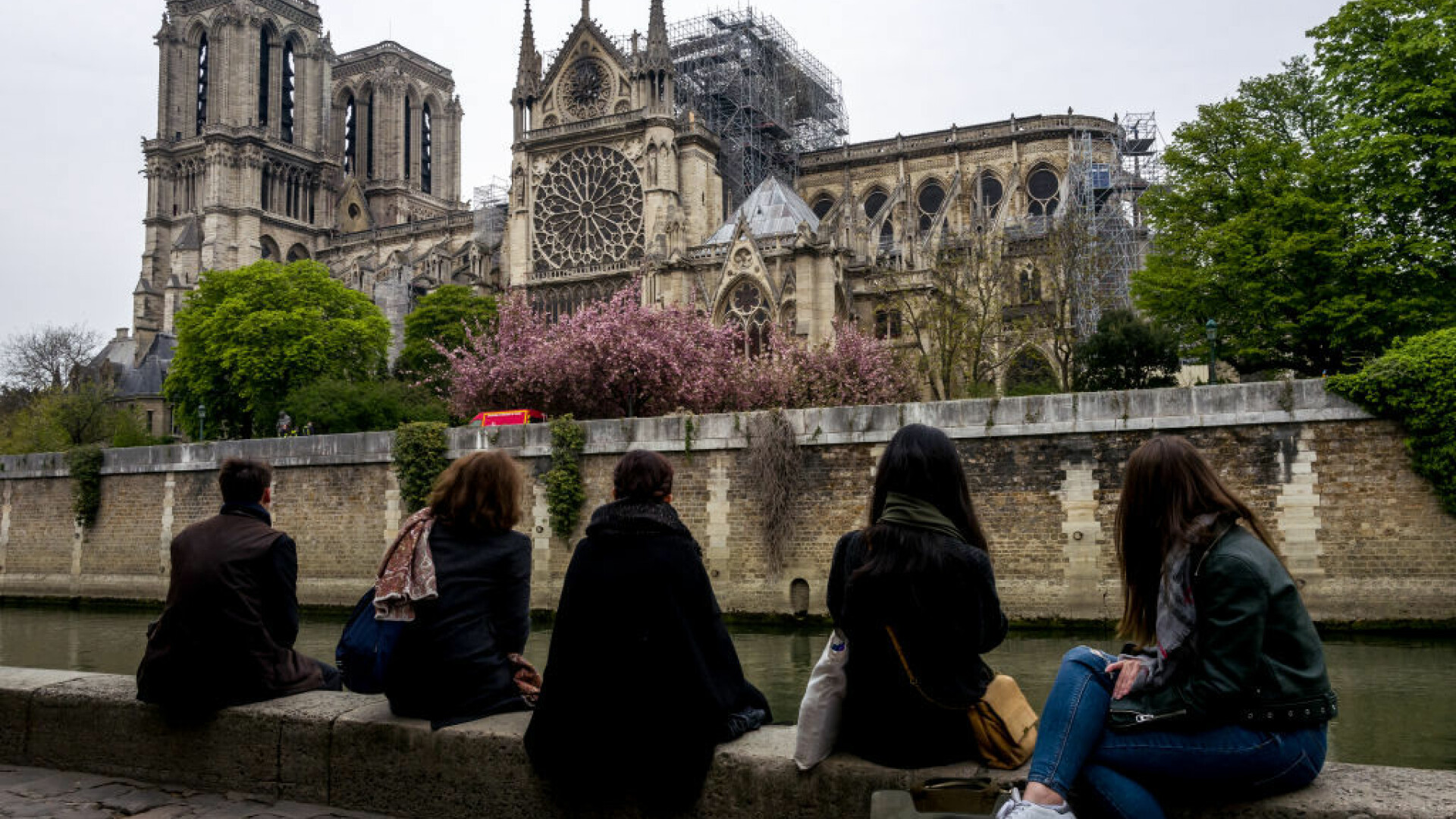 Notre Dame, la o zi de la incendiul devastator - 1