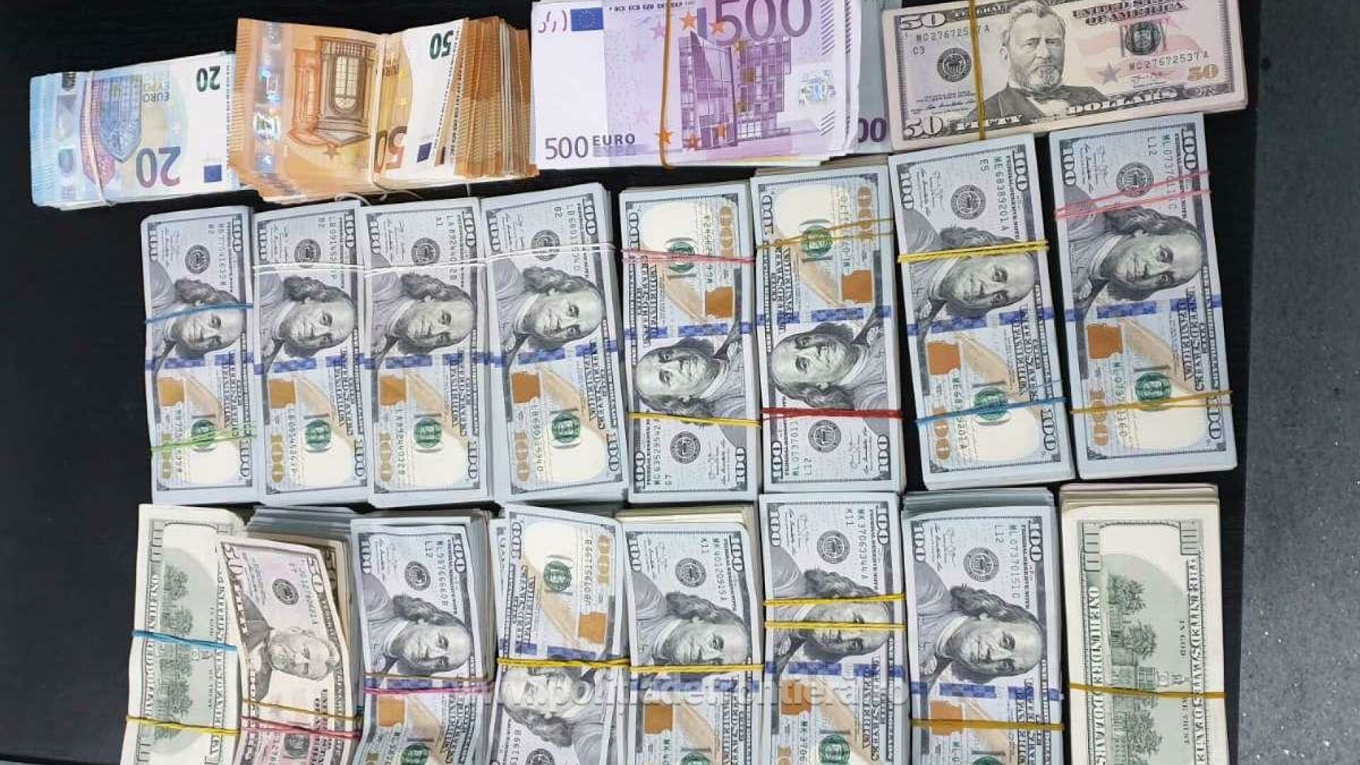 bani ascunsi de un sofer turc