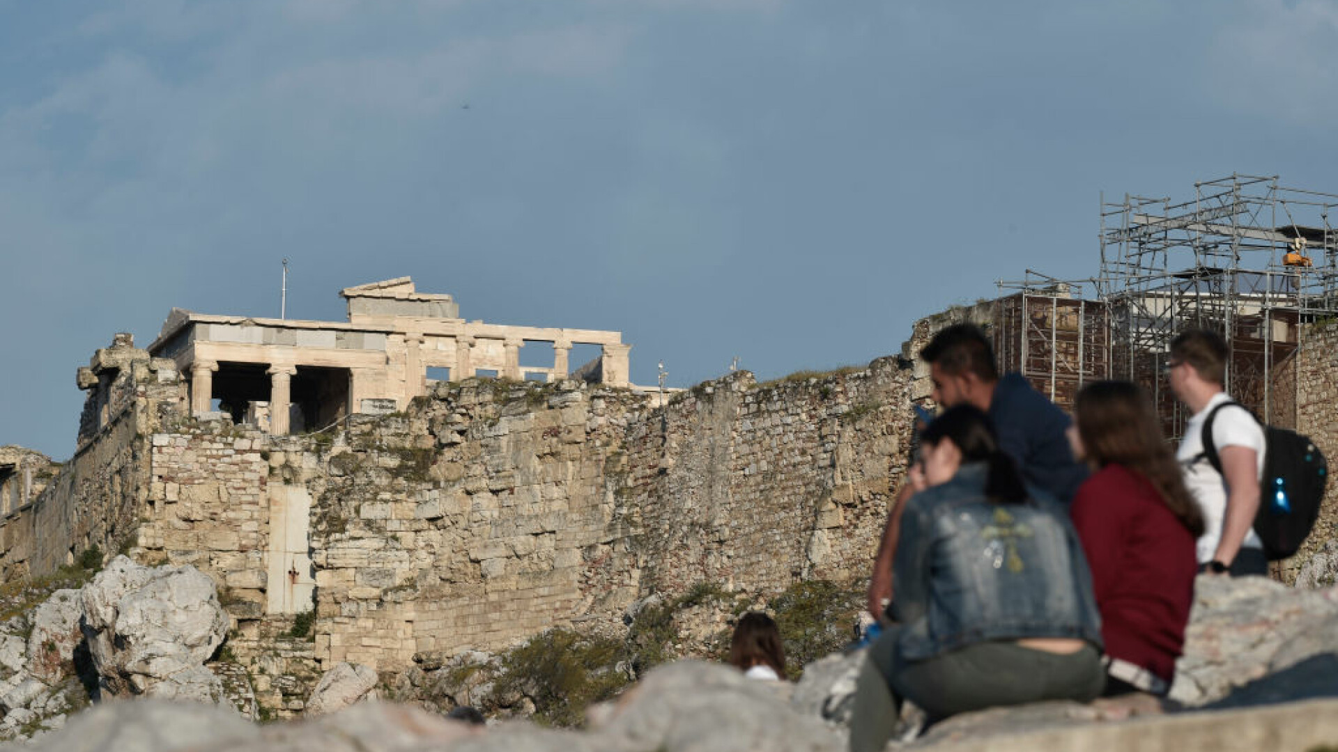 turisti pe Acropole, in Atena