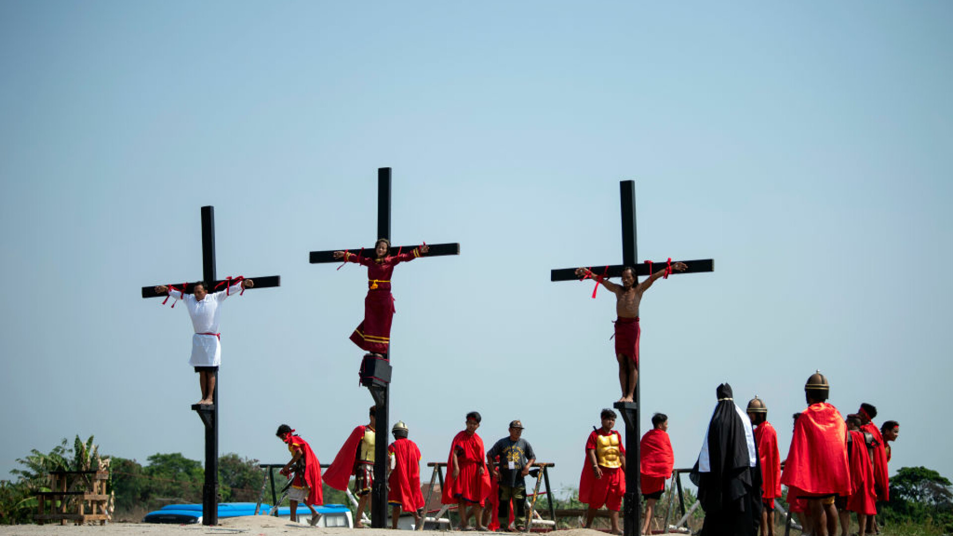 Credincioși catolici crucificați asemenea lui Isus. Ritualul condamnat de Biserică
