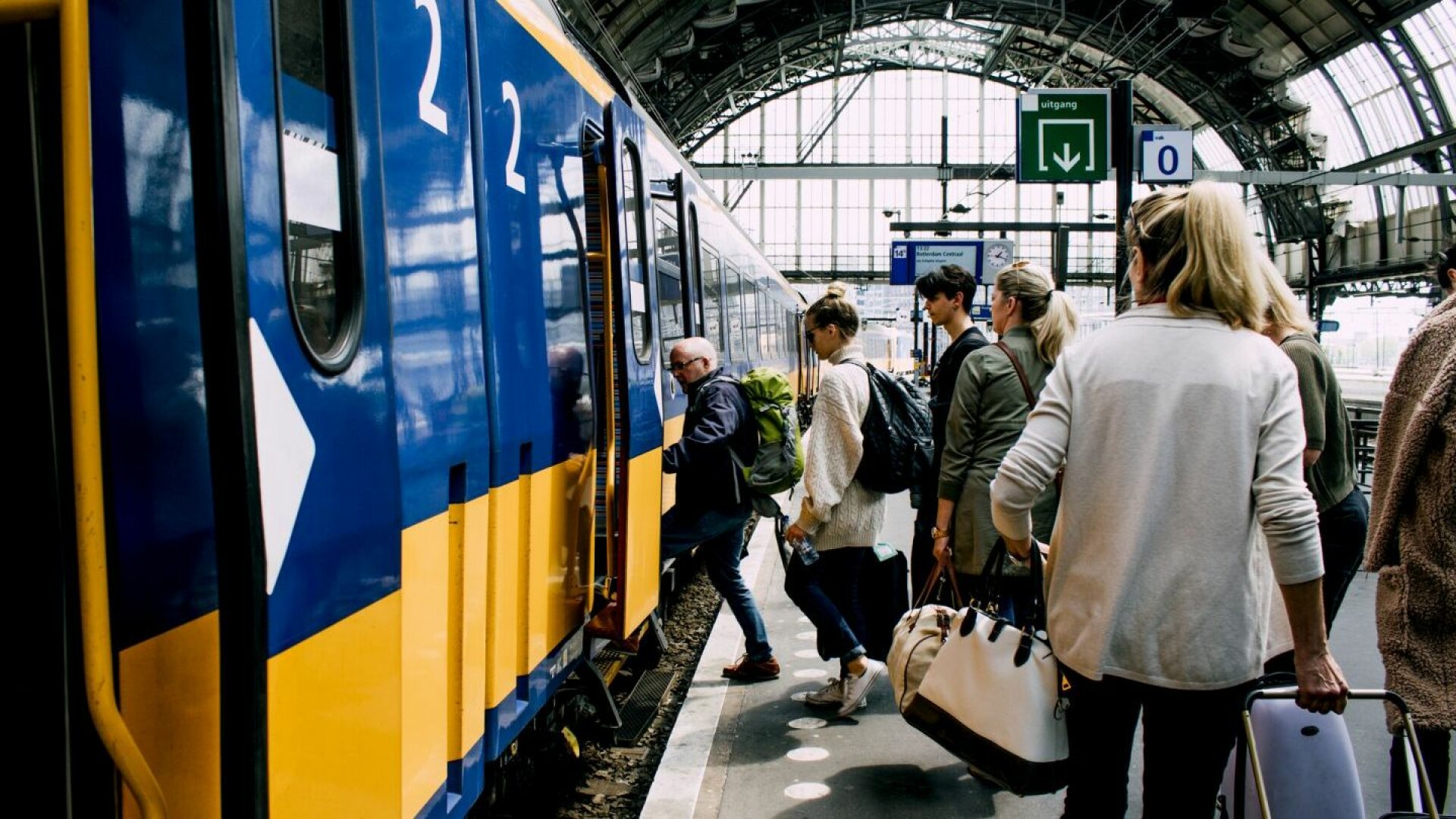 CFR Călători, despre trenurile aglomerate de navetiști: ”Declarații fără dovezi ale unui lider de sindicat”. Măsurile luate