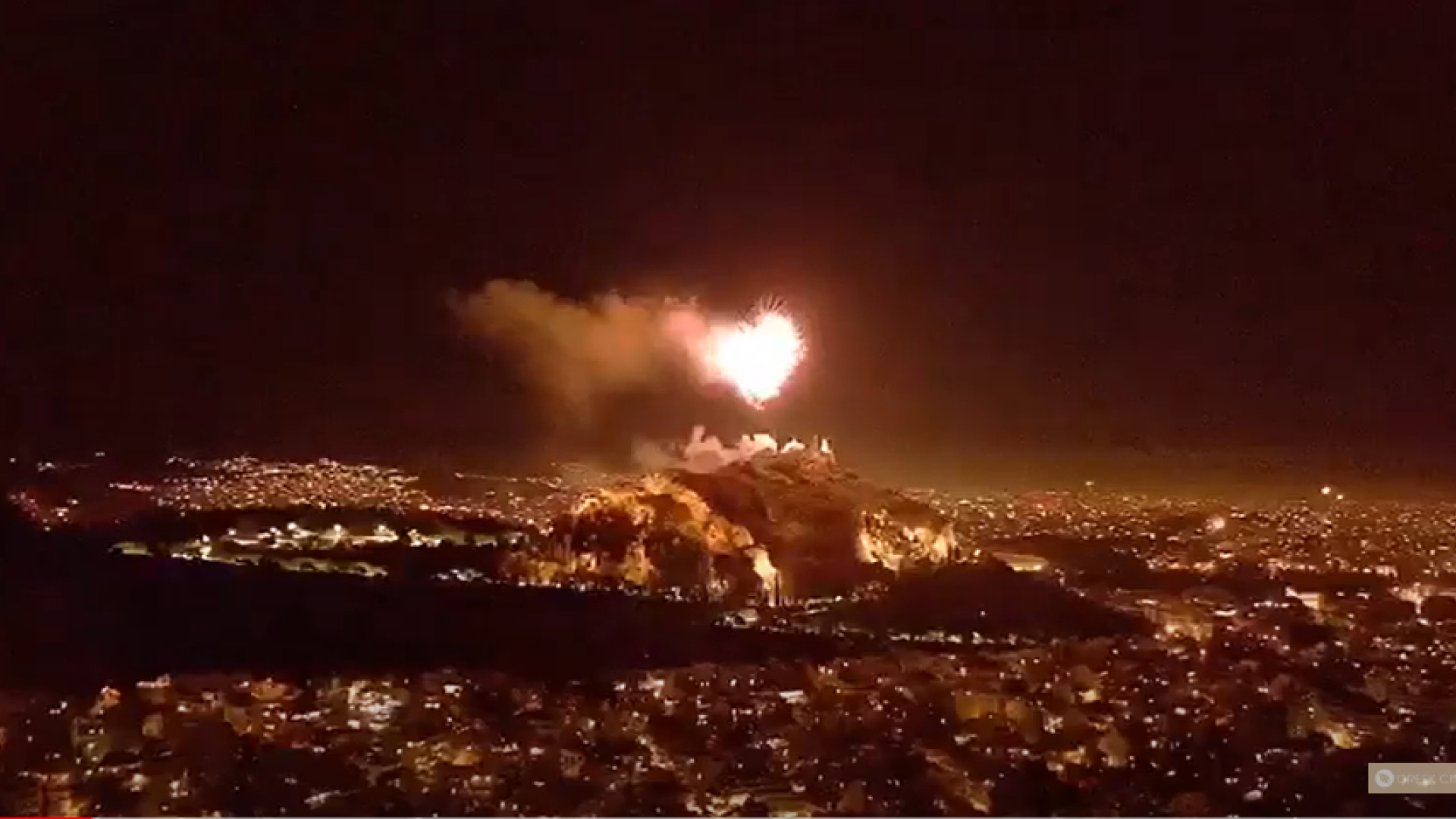 Capitala Greciei, luminată de Paşte cu focuri de artificii: ”Atena va privi mereu în sus!”