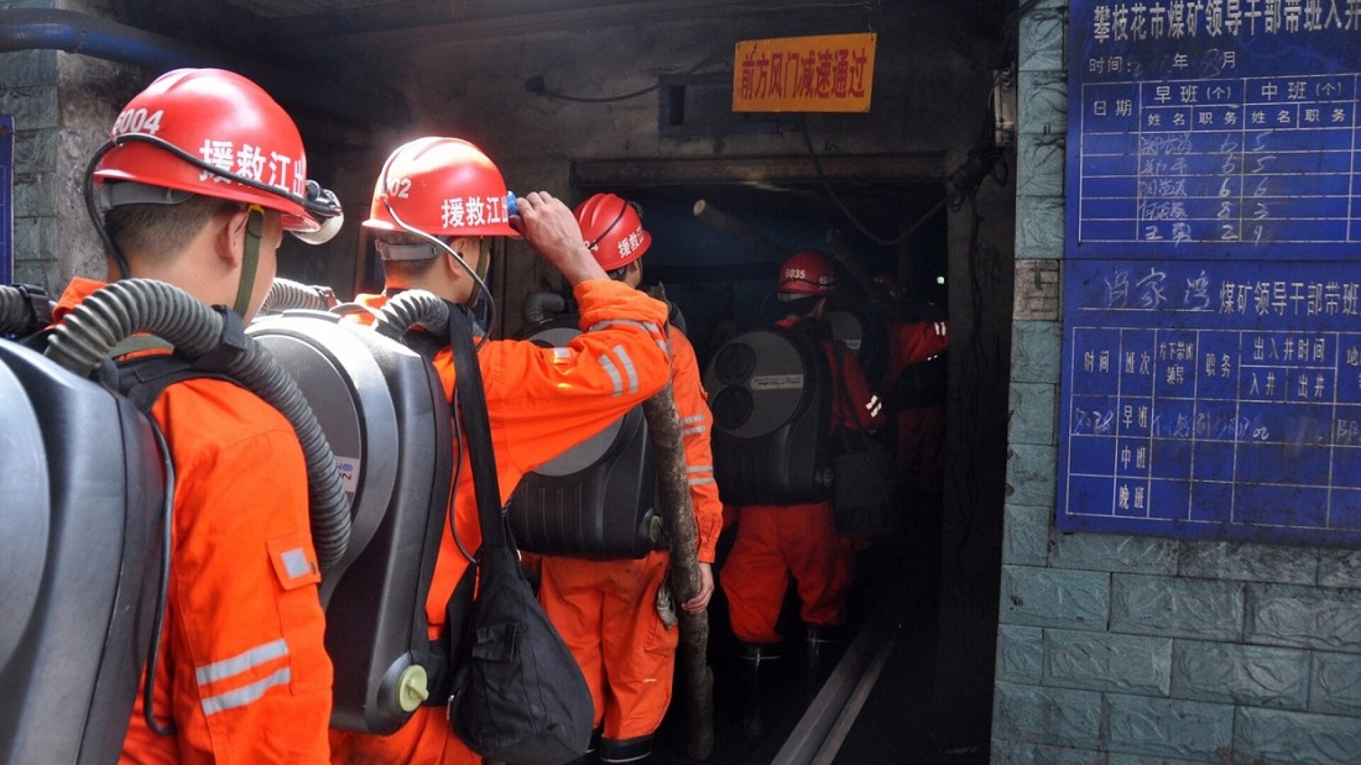 Accident grav în China. 21 de mineri au rămas blocați în subteran