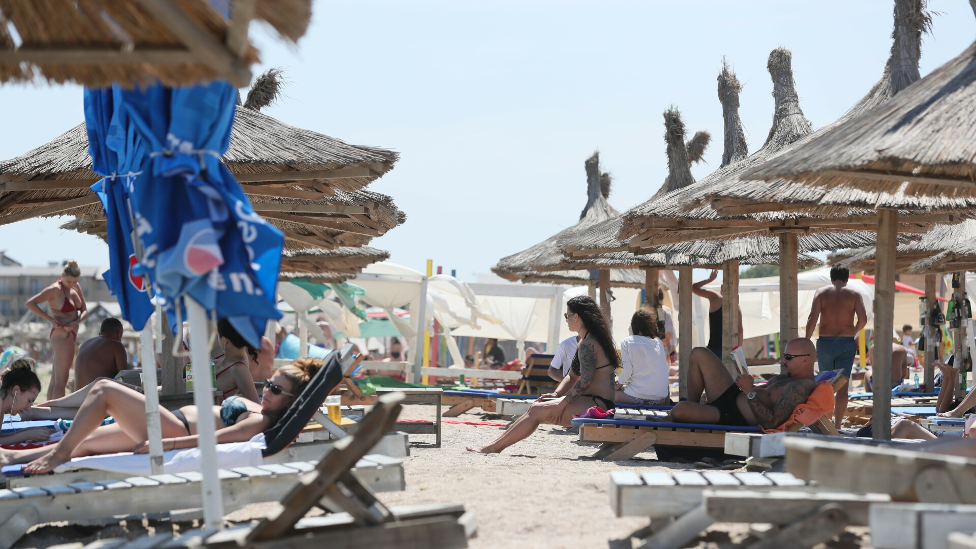 Surse: Masca nu va mai fi obligatorie pe plajă, de la 1 iunie