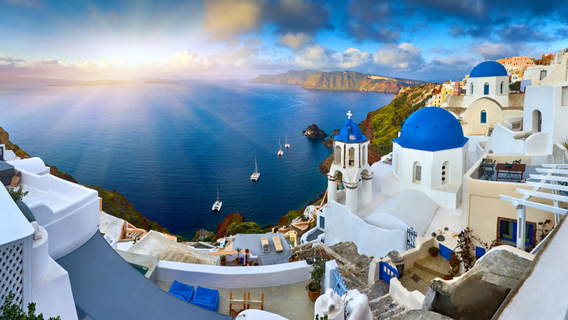 Cât costă o vacanță în Santorini. Ghid complet de buget pentru transport, cazare și distracții