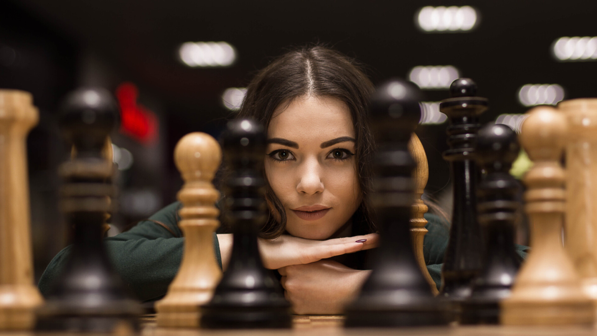 Bărbat deghizat în femeie la o competiție feminiă de șah. A riscat pentru 37.000 de euro
