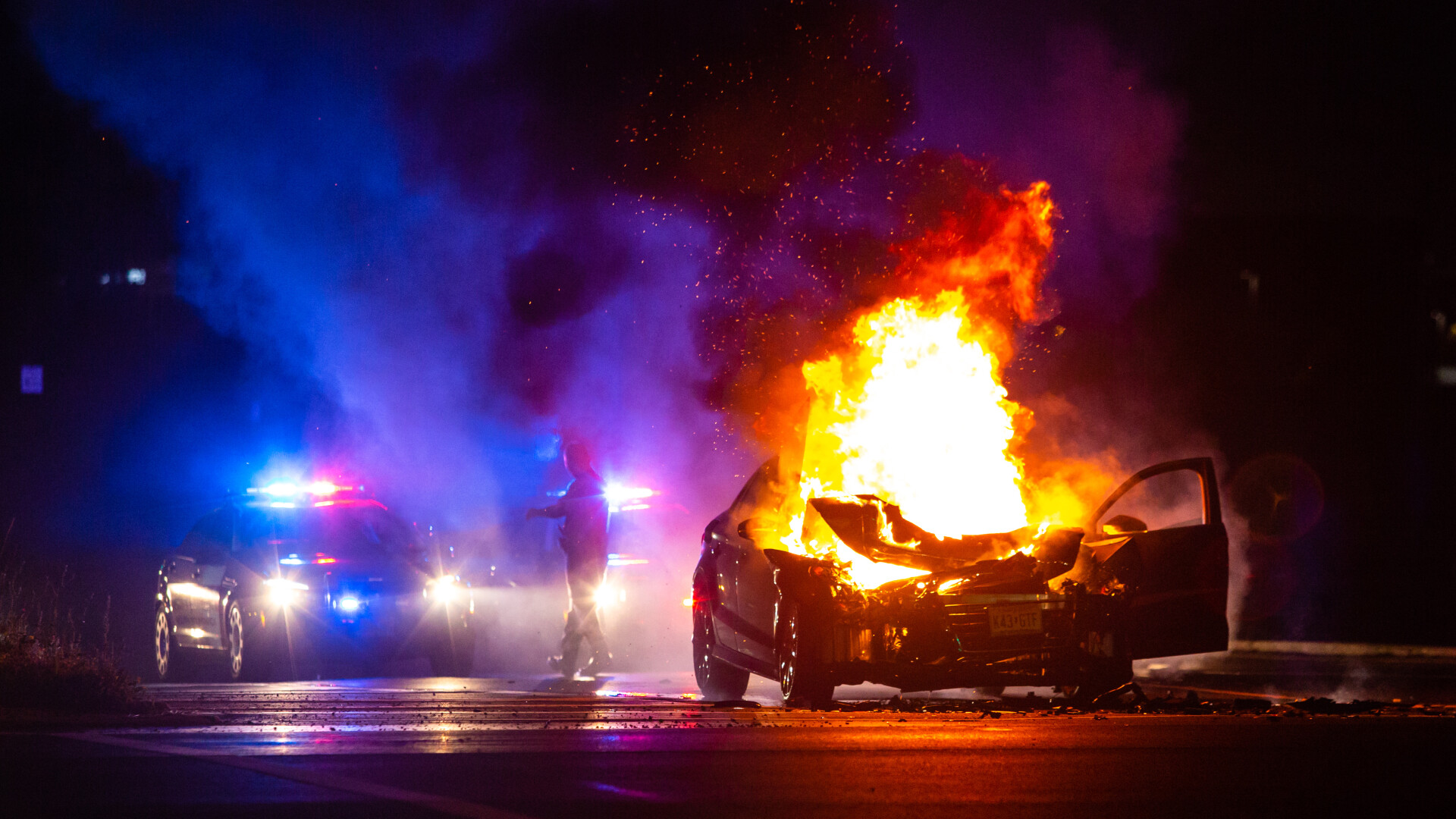 mașină incendiată incendiu