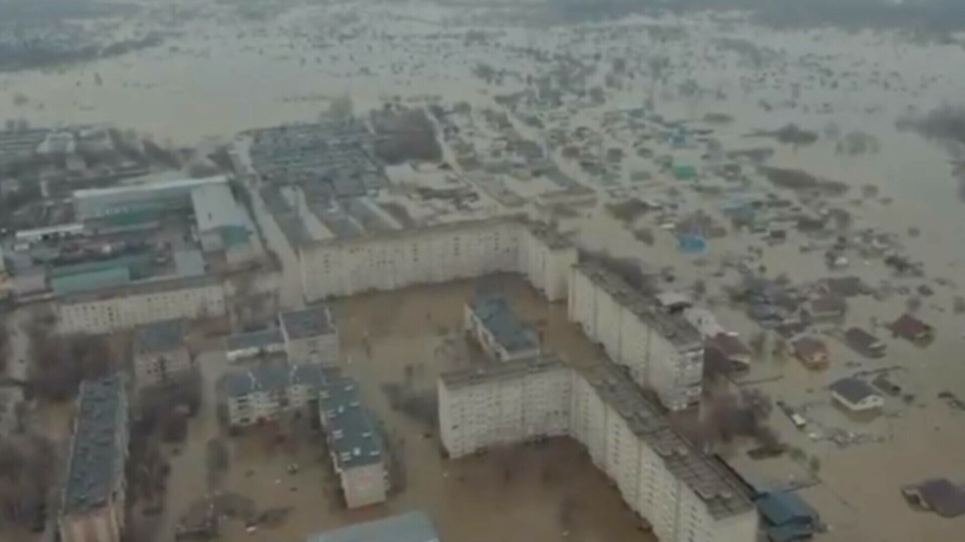 Peste 10.400 de locuinţe au fost inundate în Rusia