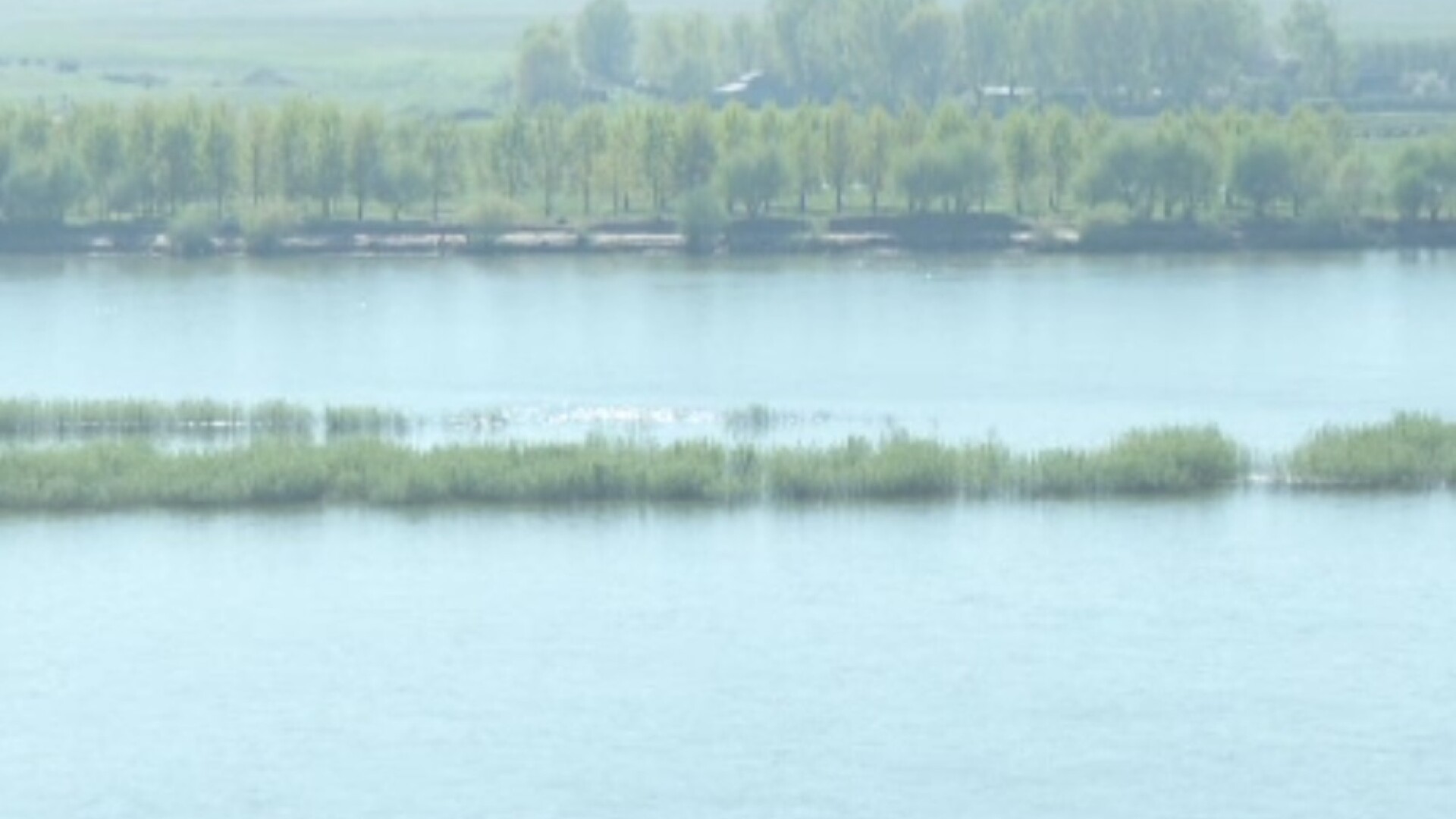 Accident naval pe Dunăre. O barcă cu 9 persoane la bord a lovit o bucată de lemn. Oamenii au fost aruncați în apă