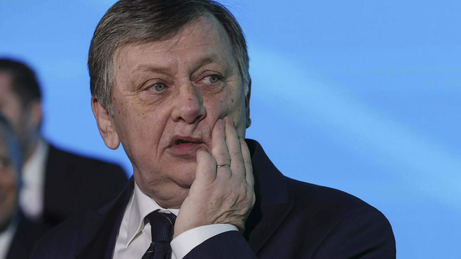 Crin Antonescu se revoltă după înfrângere: „Faptul că avem un președinte ca N. Dan nu înseamnă că suntem retardați toți”