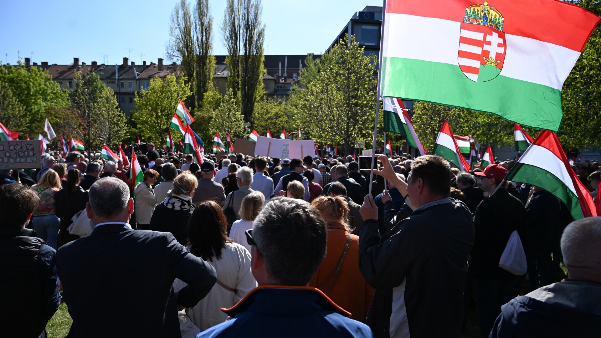 Protestatarii maghiari ironizează măsurile anti-LGBT ale lui Viktor Orban