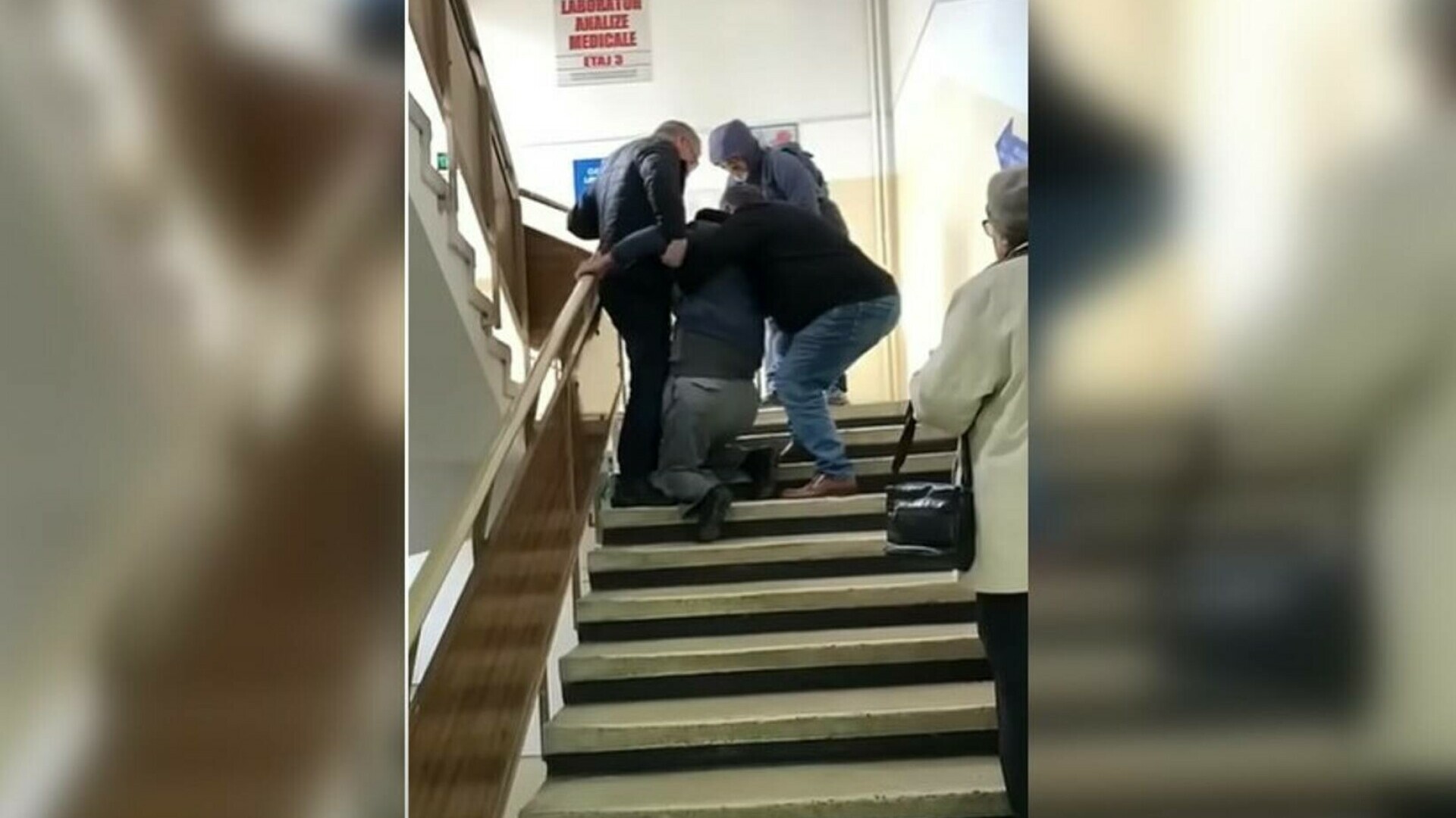 Scene șocante vârstnic policlinică