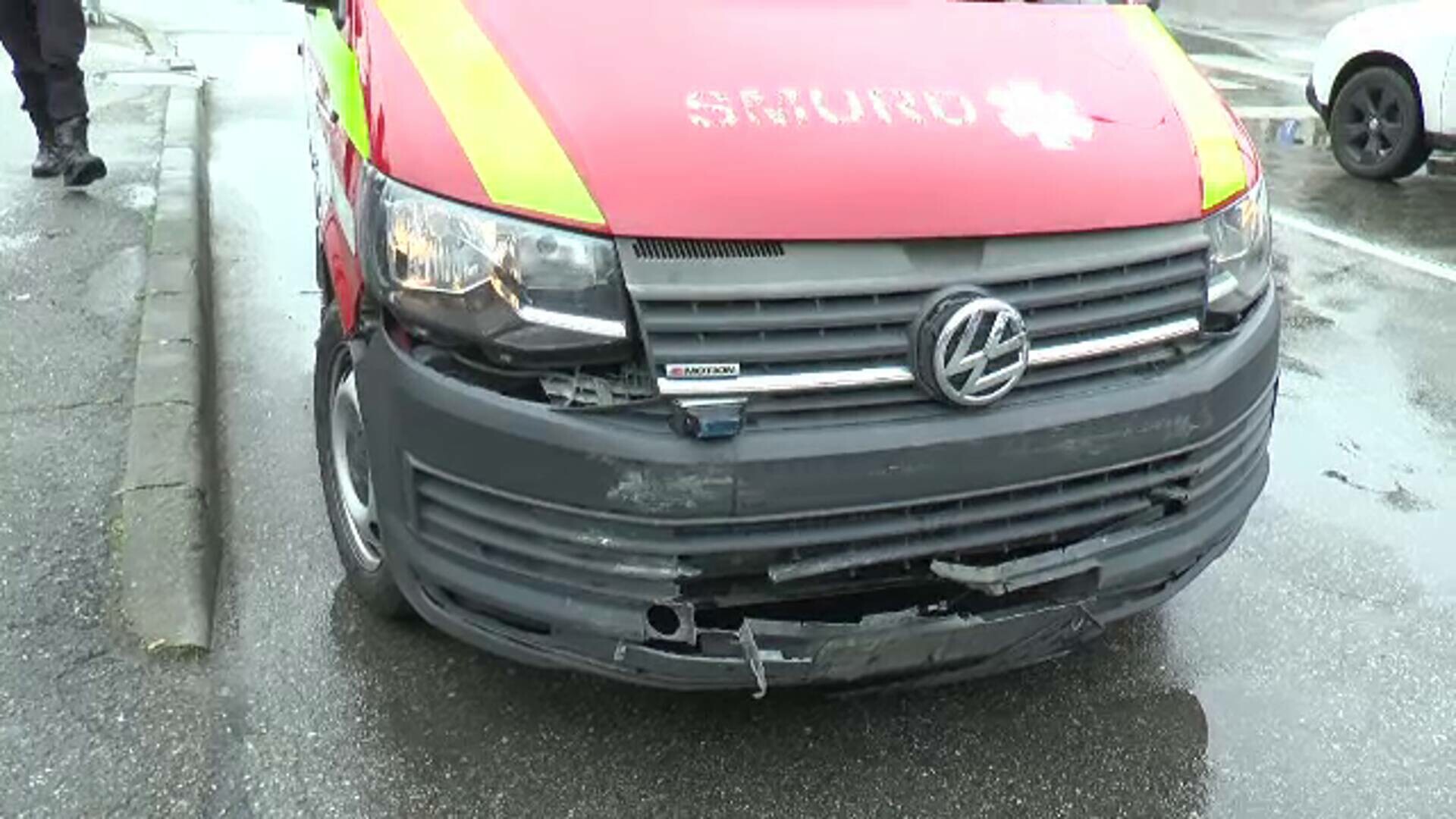 Accident grav cu o ambulanță pe DN 17. Un bărbat și o femeie au ajuns de urgență la spital
