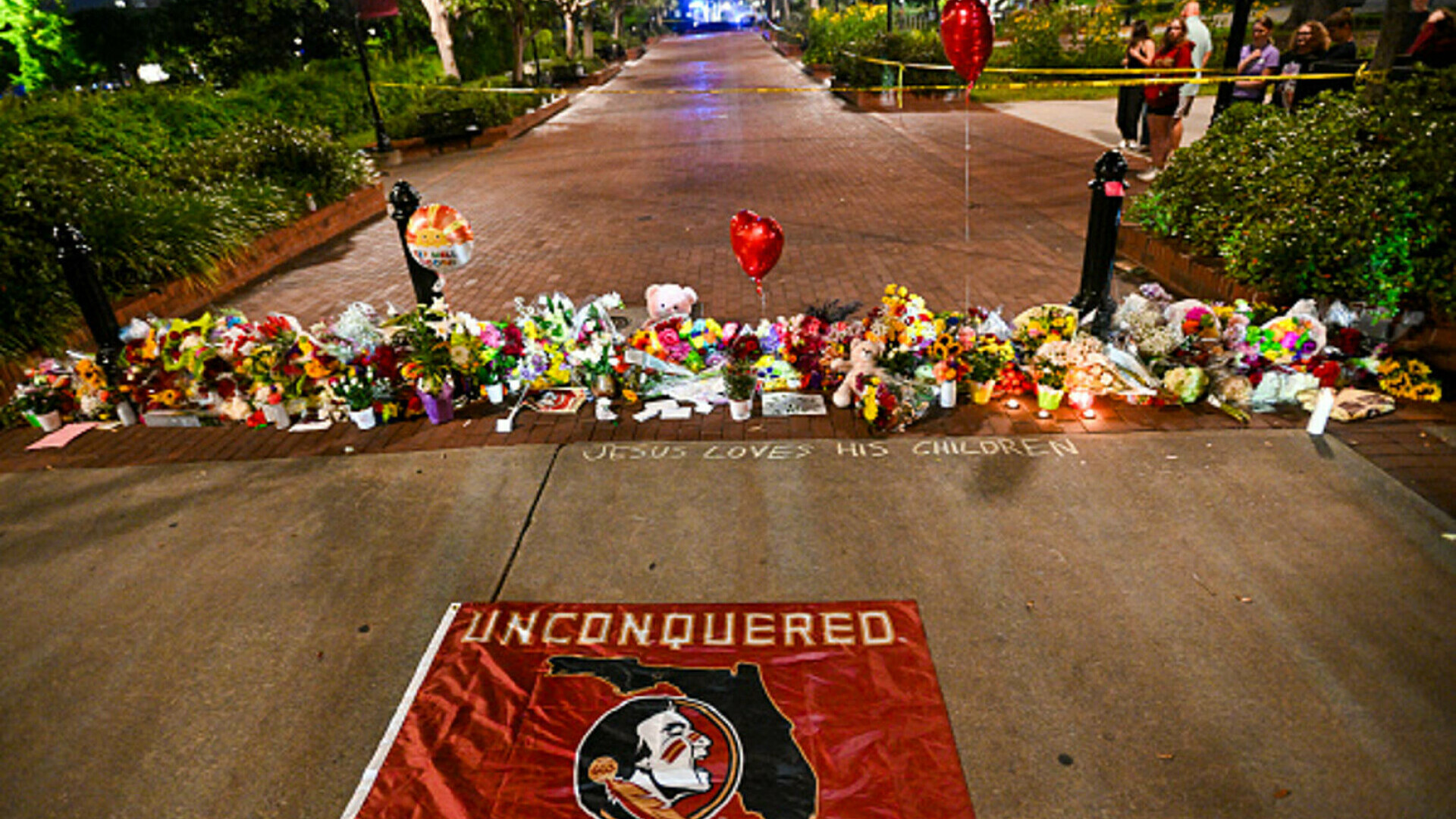 Atac armat la o universitate din Florida