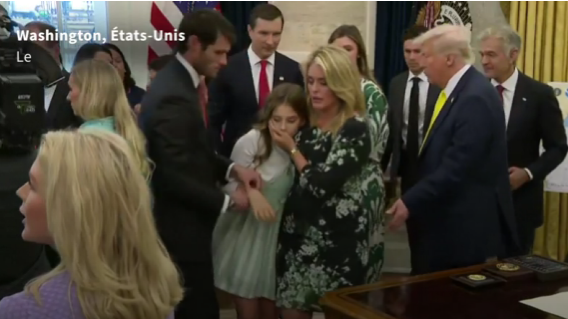 O fetiţă a leşinat în timp ce Donald Trump făcea declaraţii în Biroul Oval