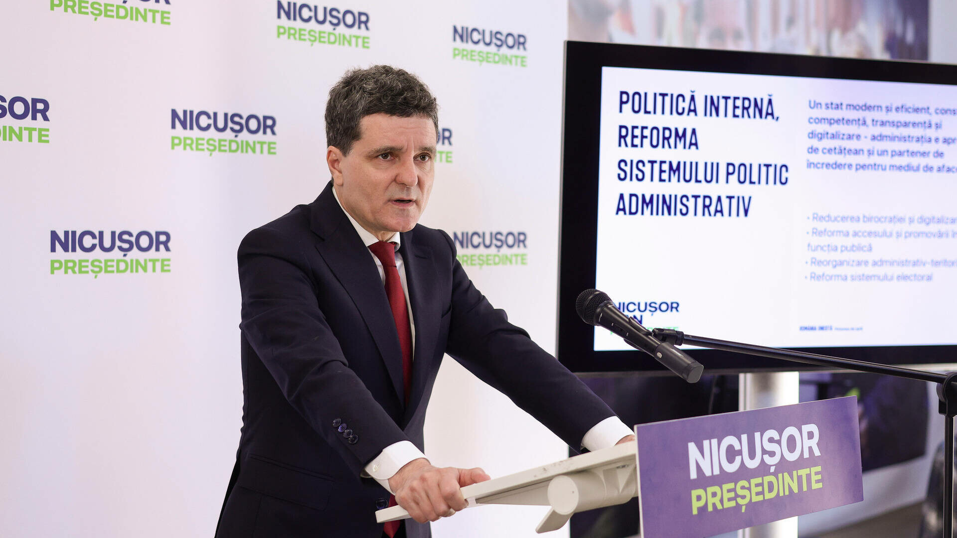 Pe cine dă vina Nicușor Dan pentru declinul valutar: „primele efecte ale unui experiment nociv, reprezentat de Simion”