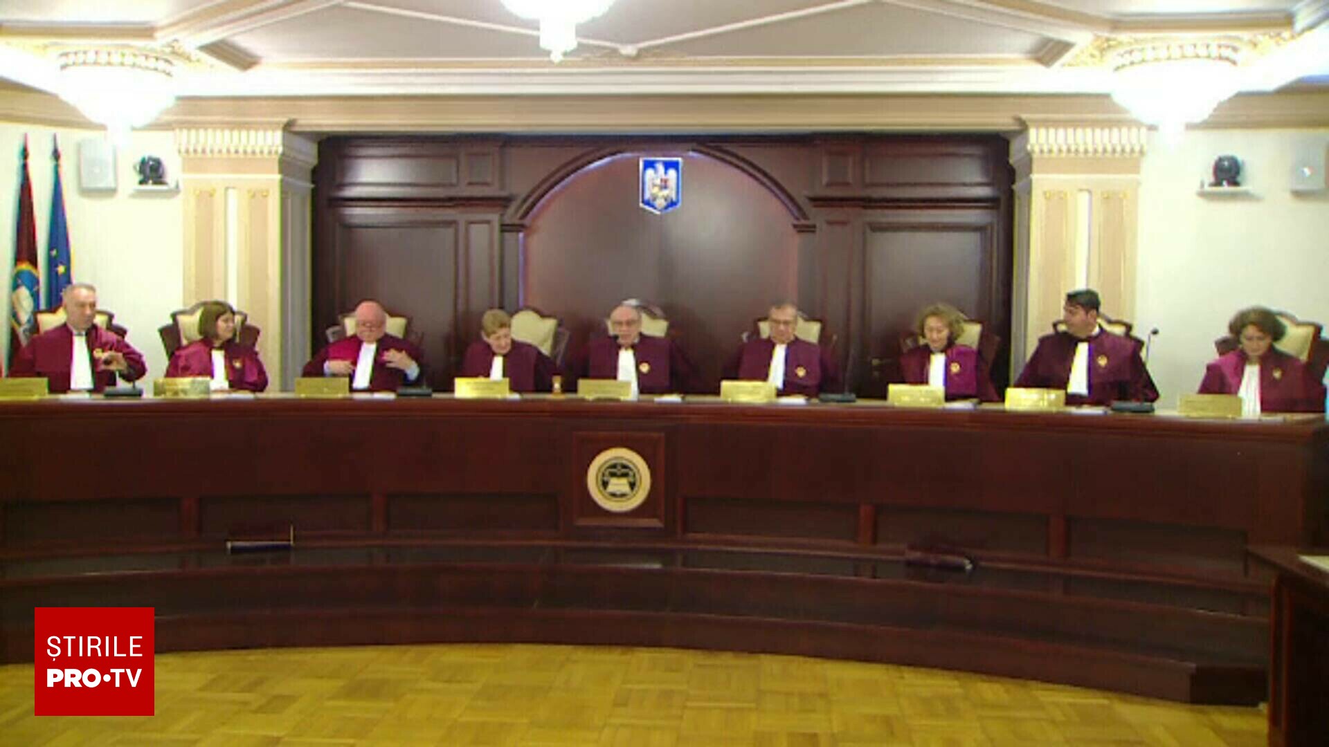 Experți: Decizia judecătorului din Ploiești de suspendare a hotărârii CCR privind anularea alegerilor nu va avea efecte