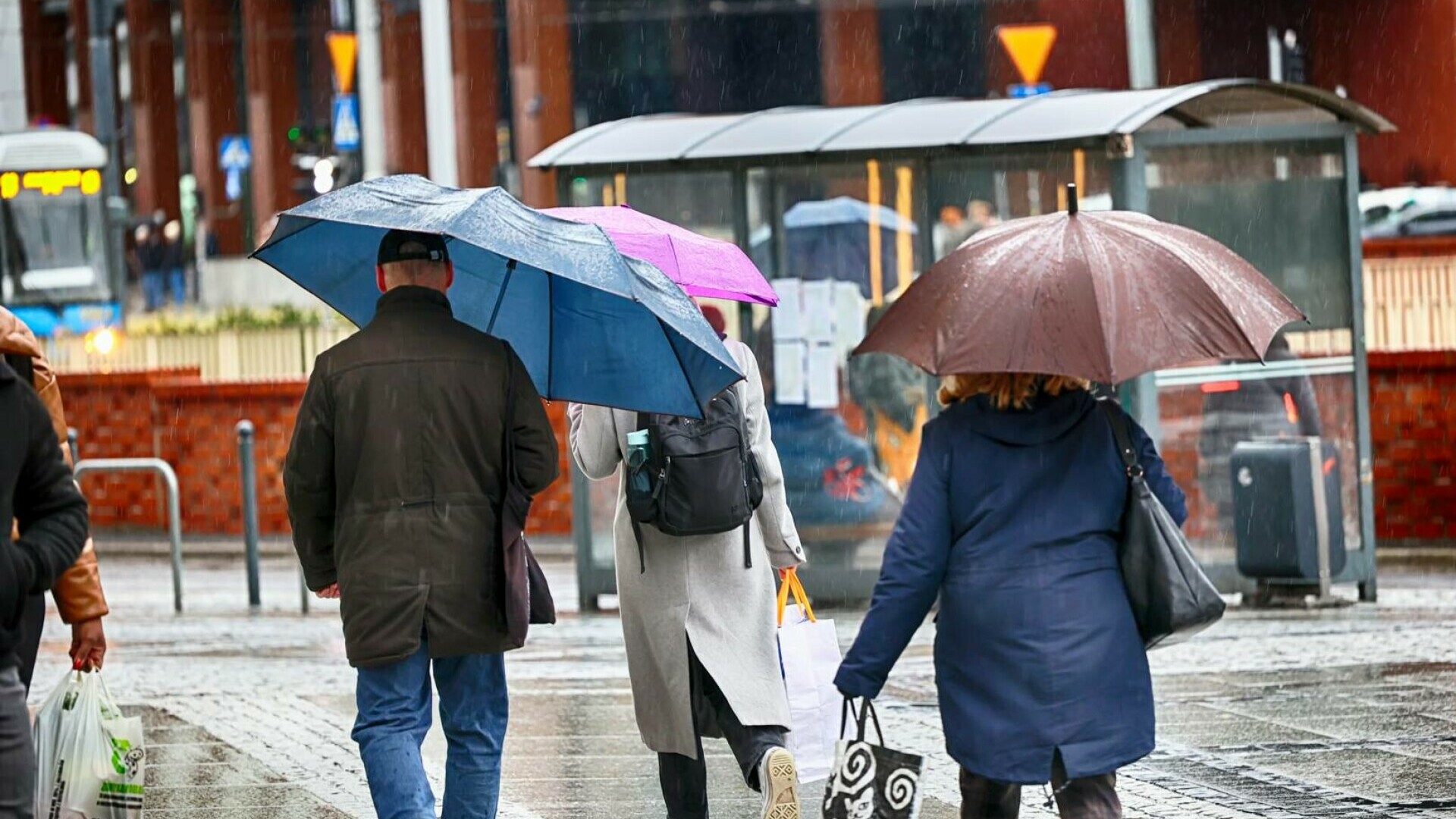 Vremea azi, 16 mai. Se răceşte mai ales în vest, nord, în centru şi în nord-est. Predomină vremea închisă