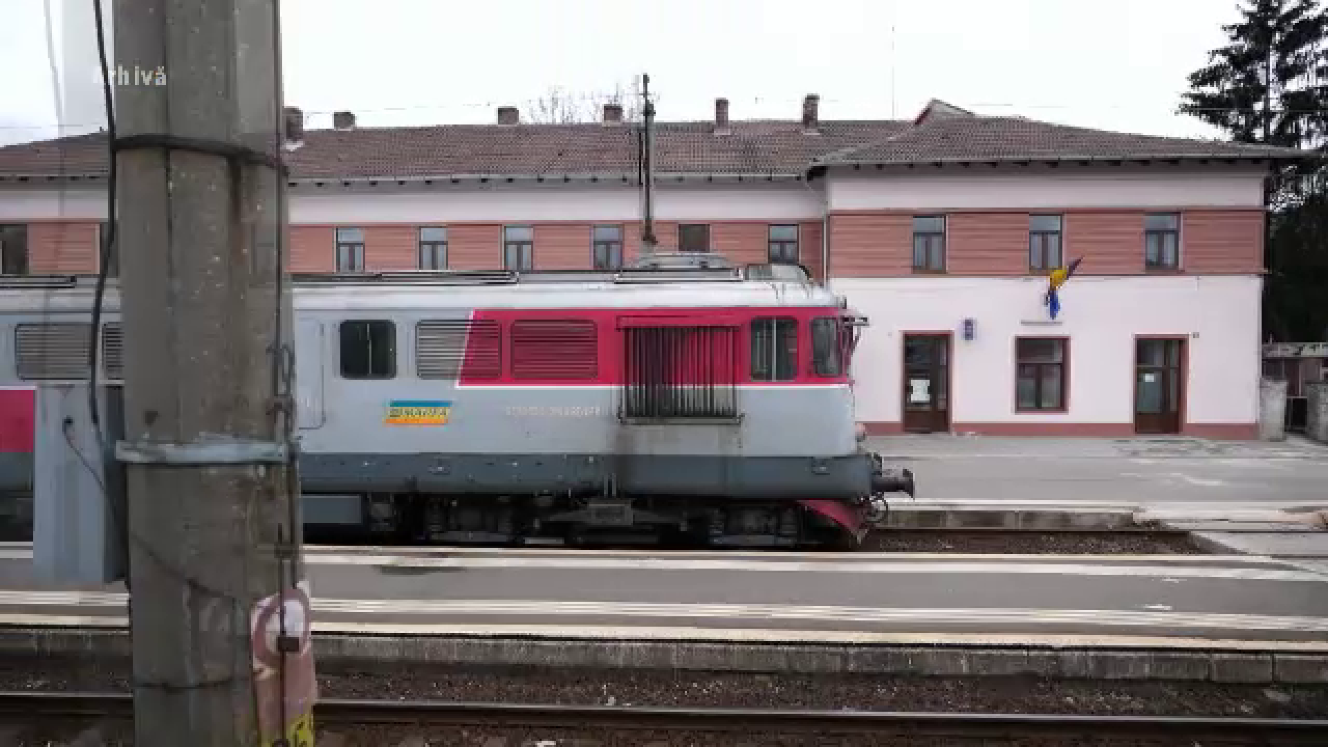 O fată de 17 ani a fost lovită mortal de tren, în Bacău