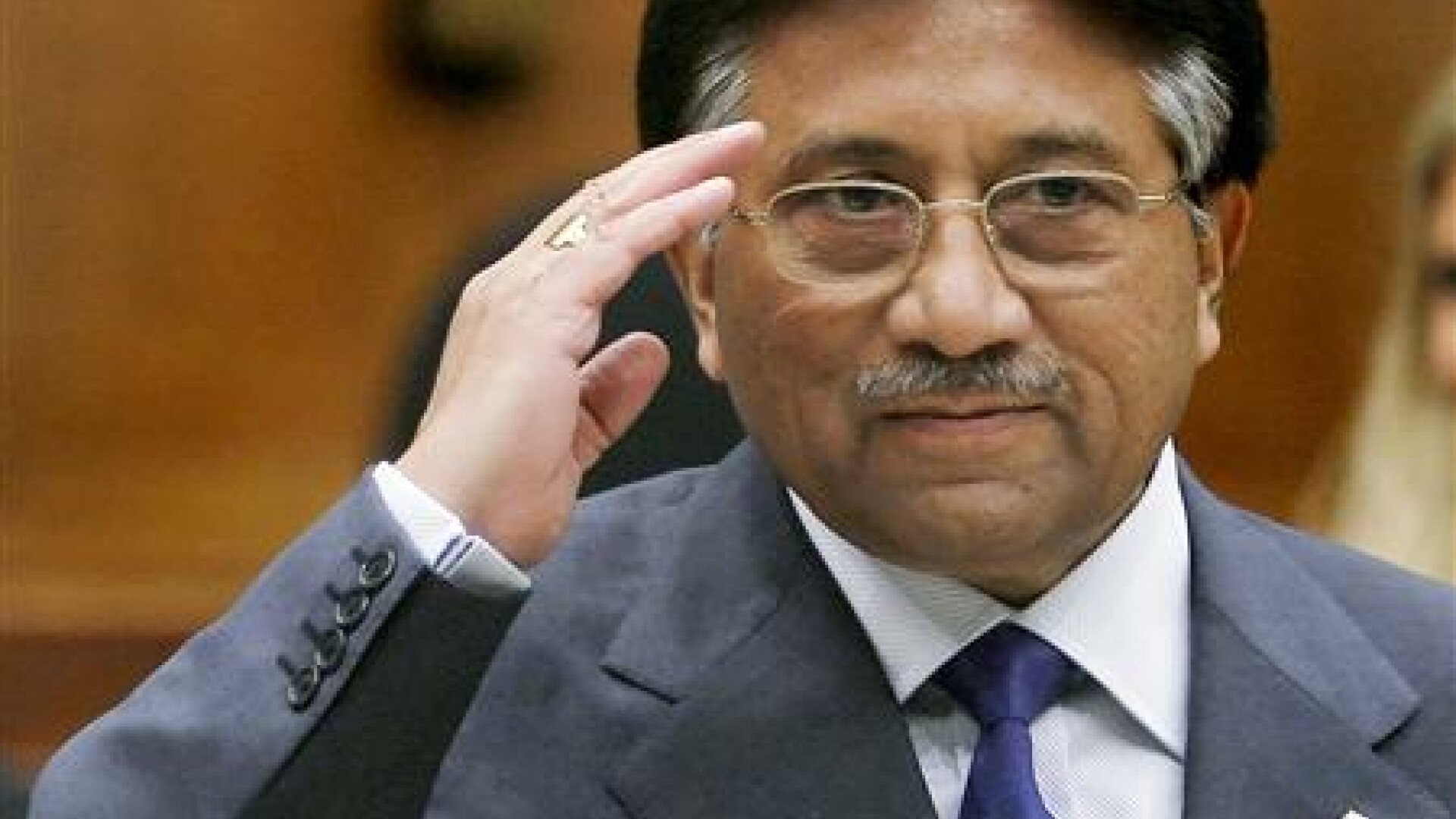 Pervez Musharraf, preşedintele Pakistanului, demisionează
