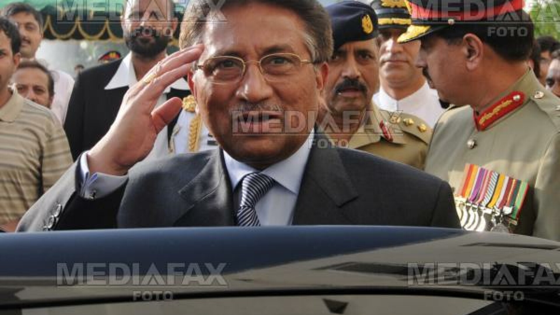 Pervez Musharraf şi-a dat demisia