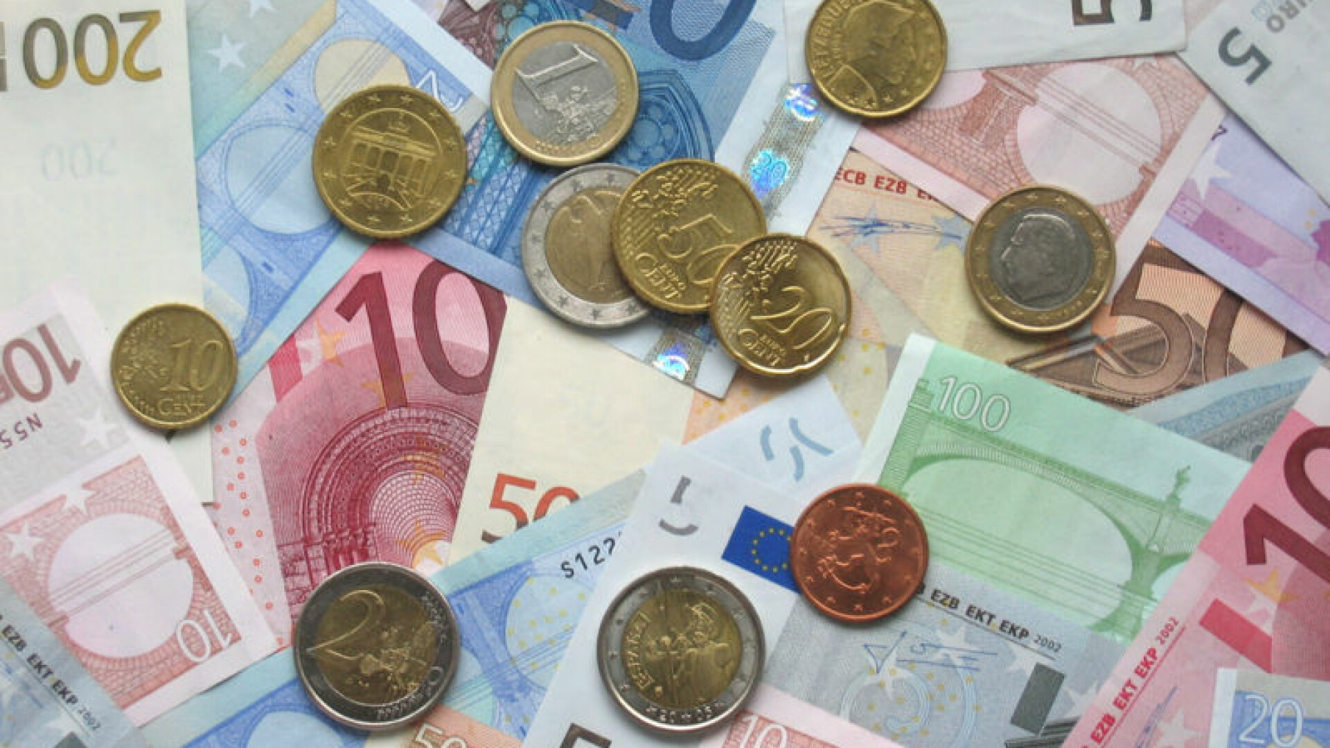 Românii au salariu mic comparativ cu alţi europeni