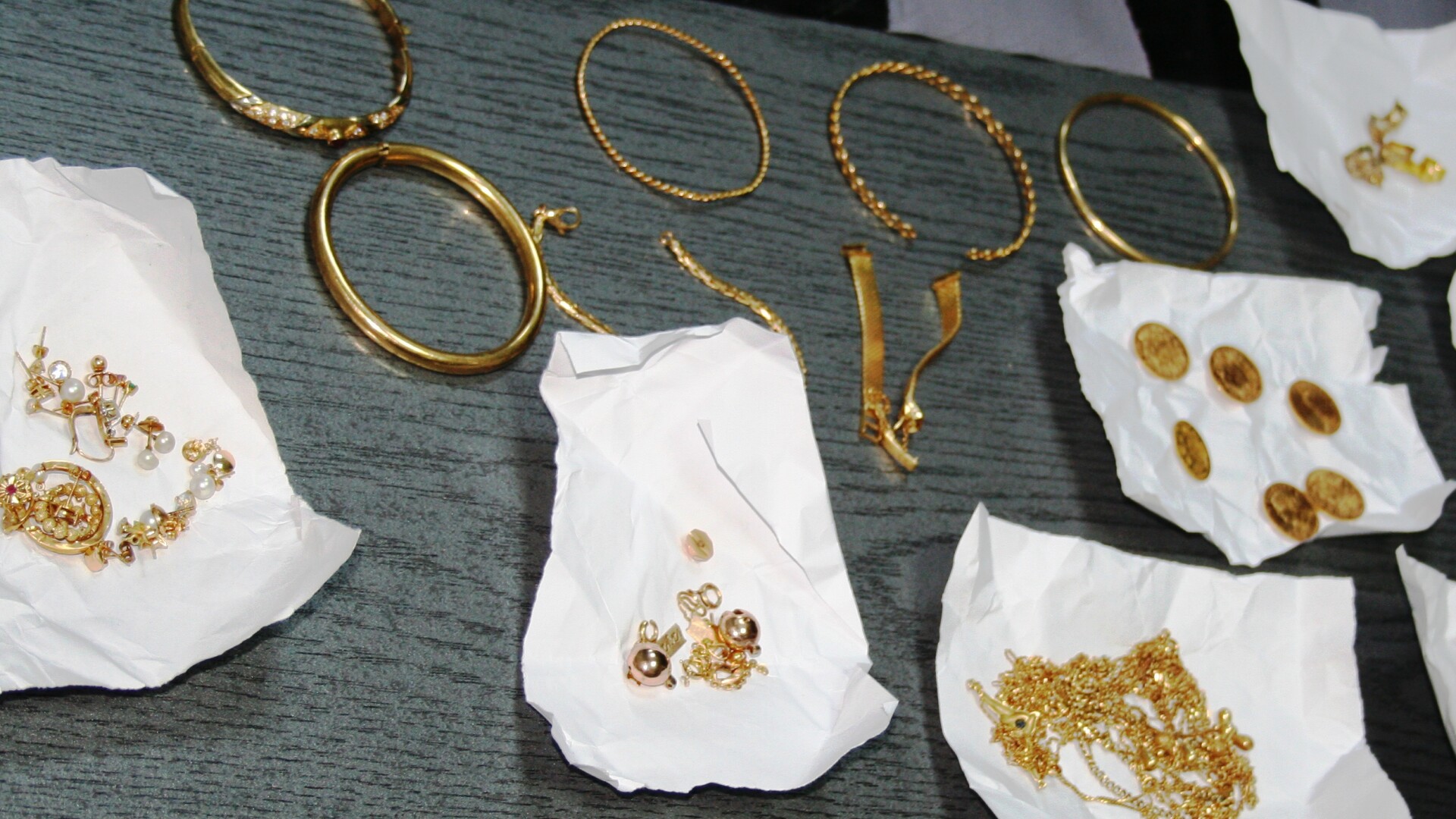bijuterii confiscate