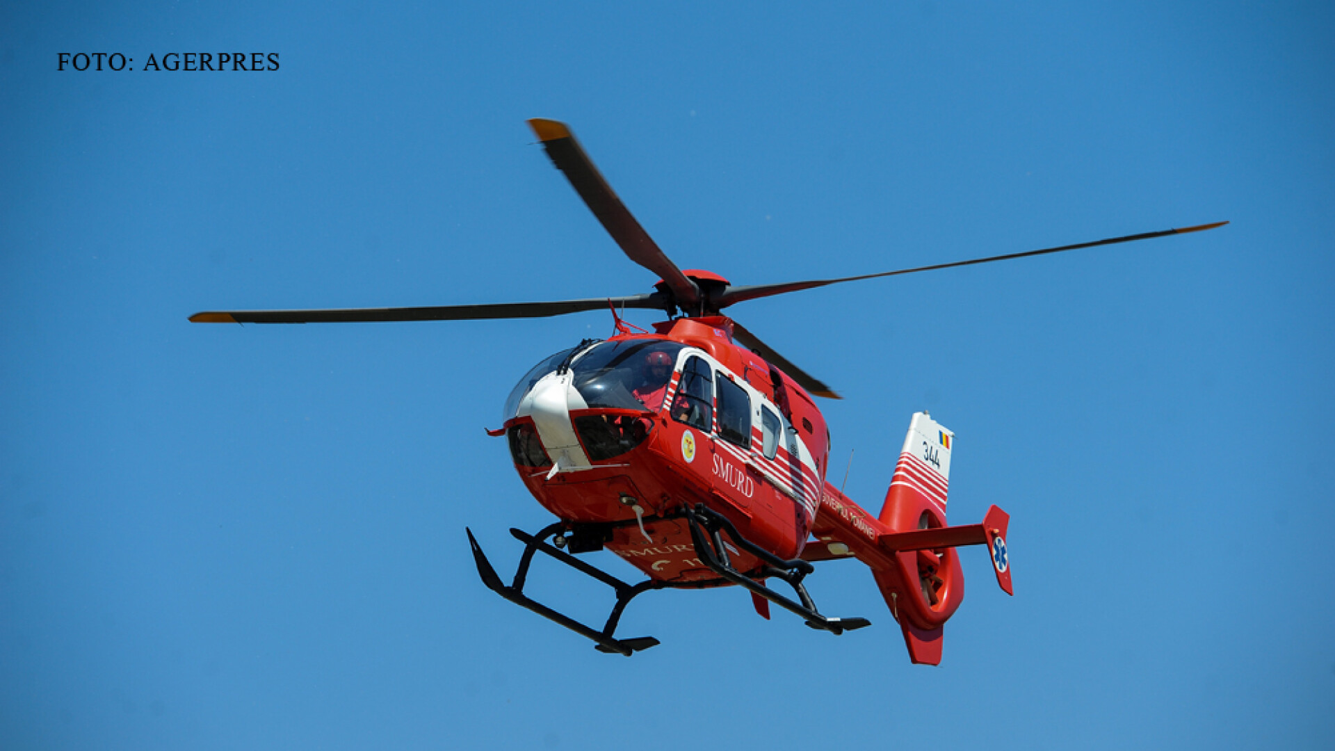 elicopter SMURD in zbor FOTO AGERPRES