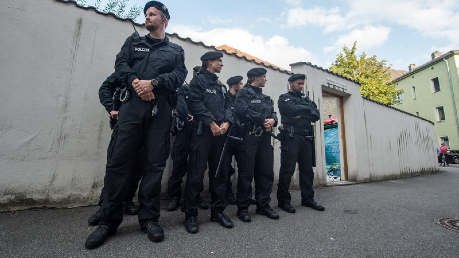 politisti germania, centru de refugiati
