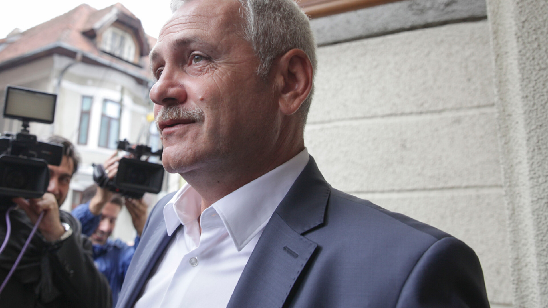 Liviu Dragnea se prezinta la sediul DNA