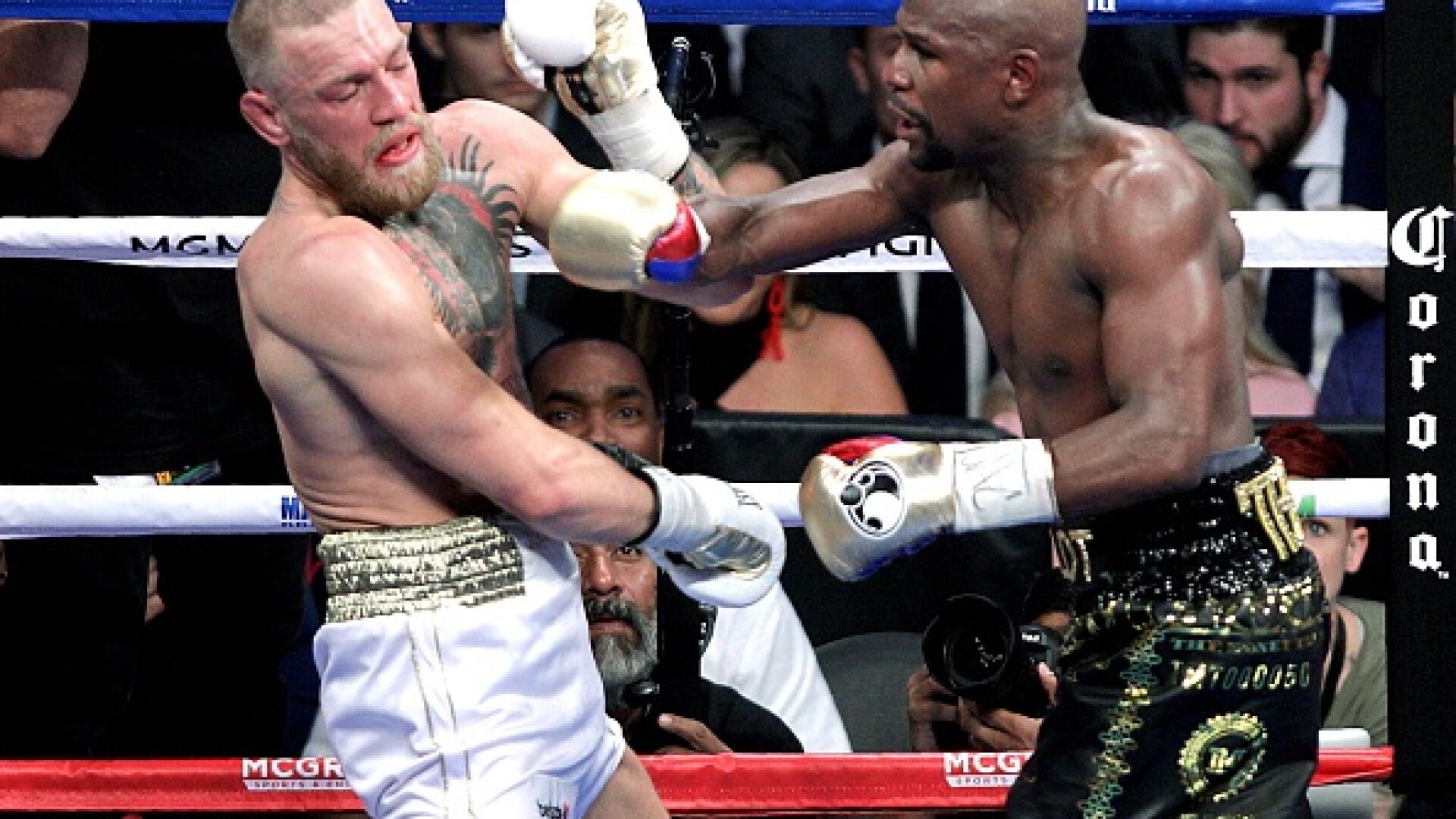 Meciul Secolului: McGregor, făcut KO de Mayweather