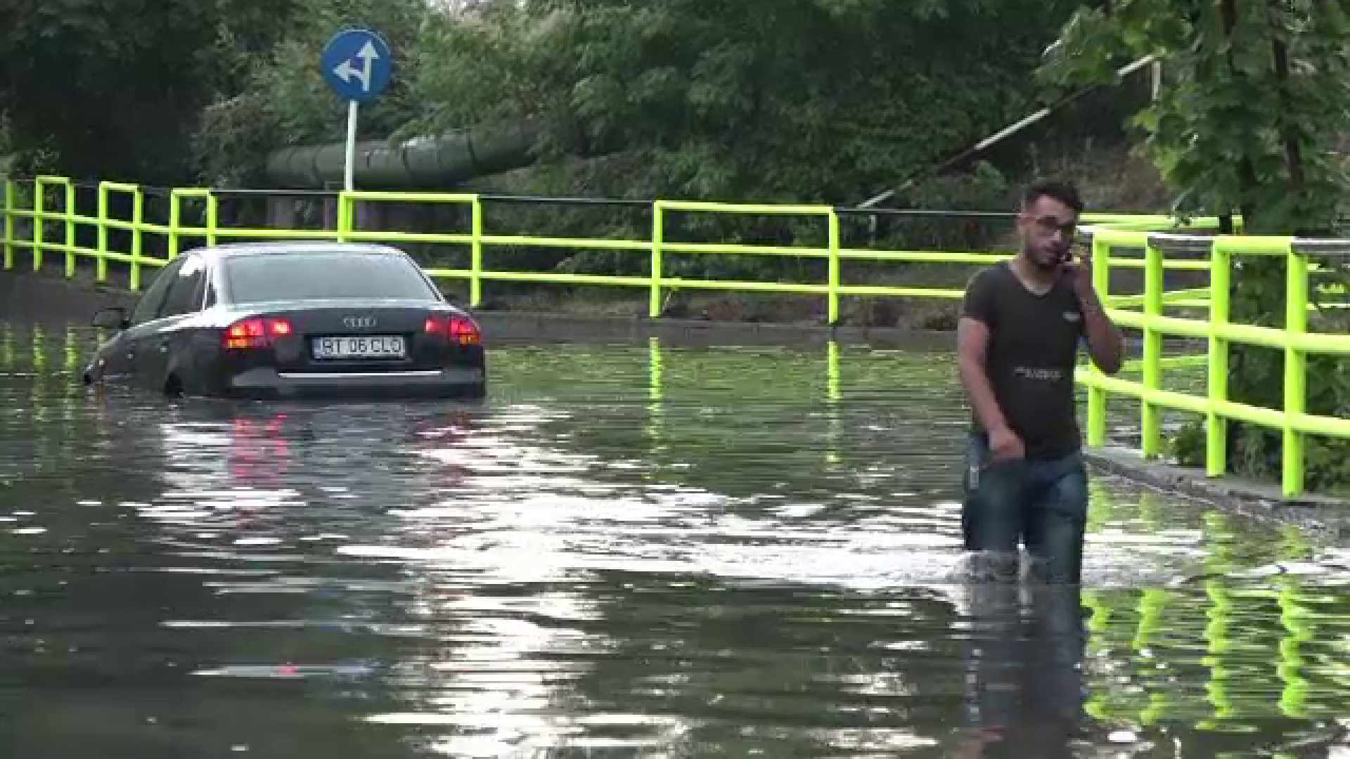 Dezastrul lăsat în urmă de furtunile violente. Pagube provocate în Brașov și Iași