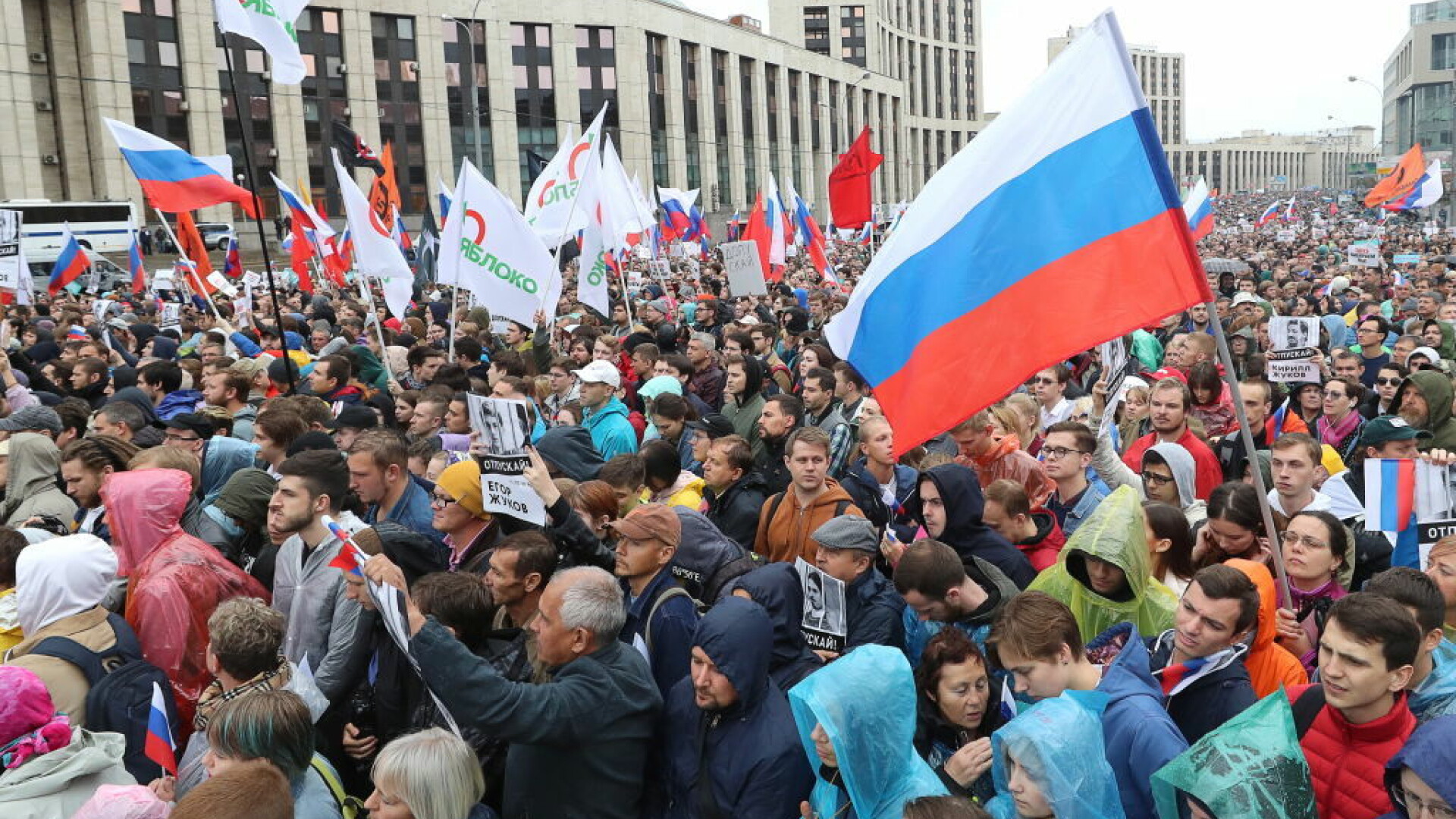 Zeci de mii de oameni, pe străzile din Moscova. Oamenii cer democrație și alegeri libere - 2