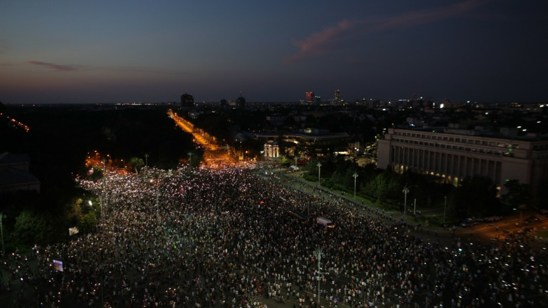 20.000 de oameni la protestul din 10 august, în Piața Victoriei