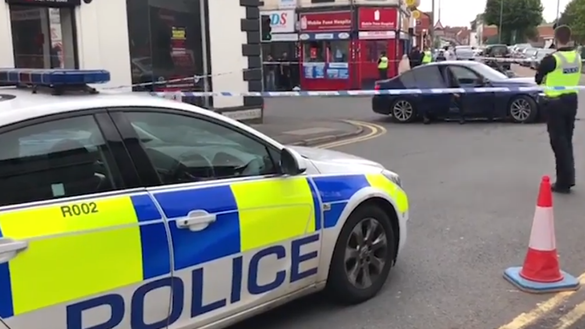 Polițist britanic, lovit de propria autospecială condusă de suspectul pe care-l urmărea